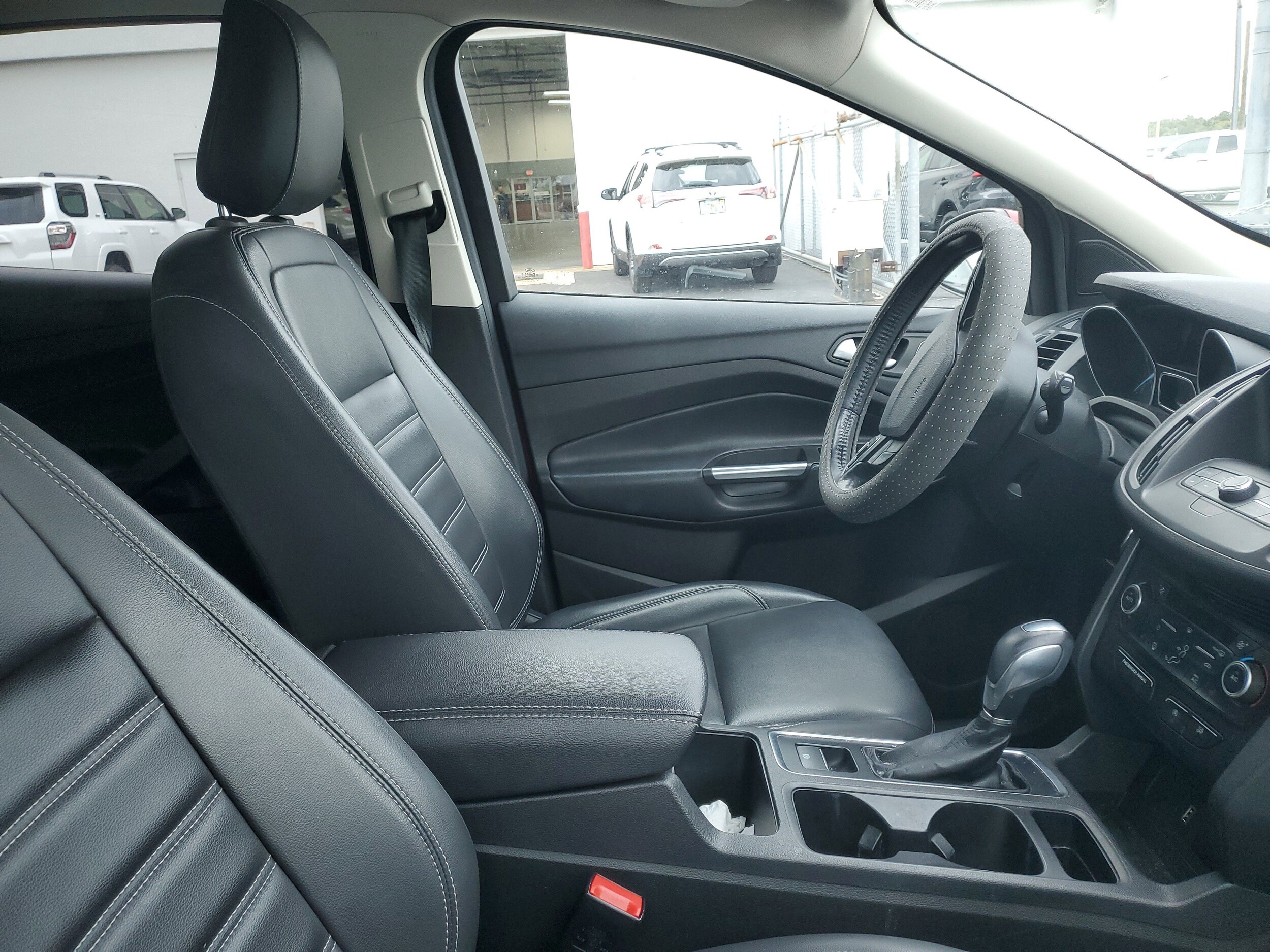 2019 Ford Escape SEL photo 2