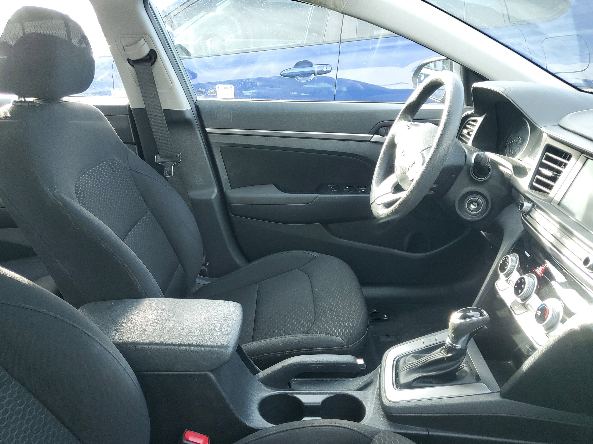 2019 Hyundai Elantra SEL photo 2