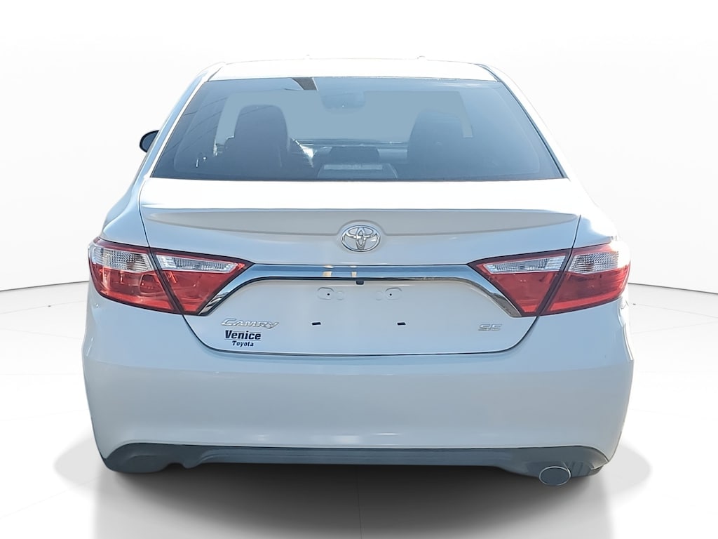 Used 2015 Toyota Camry SE Sedan