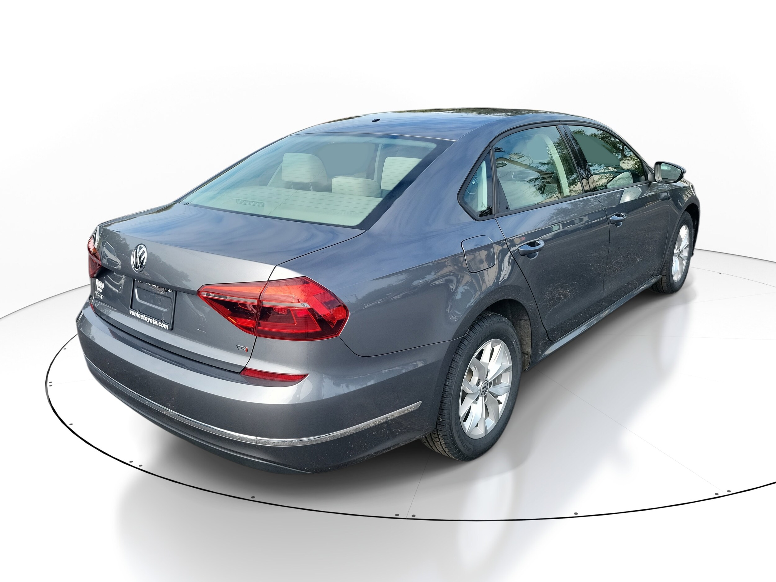 2018 Volkswagen Passat 2.0T S photo 4
