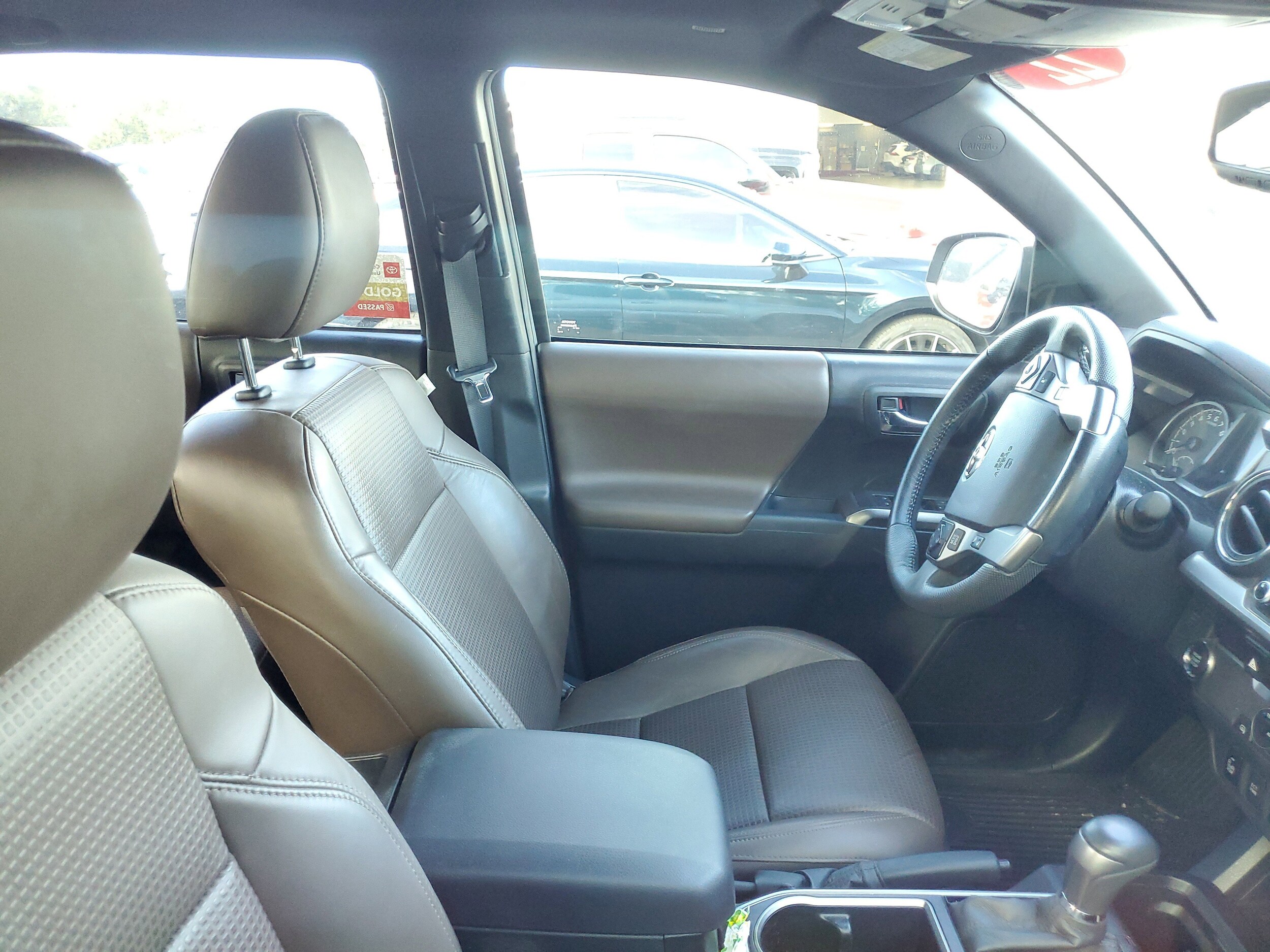 2022 Toyota Tacoma Limited V6 photo 2