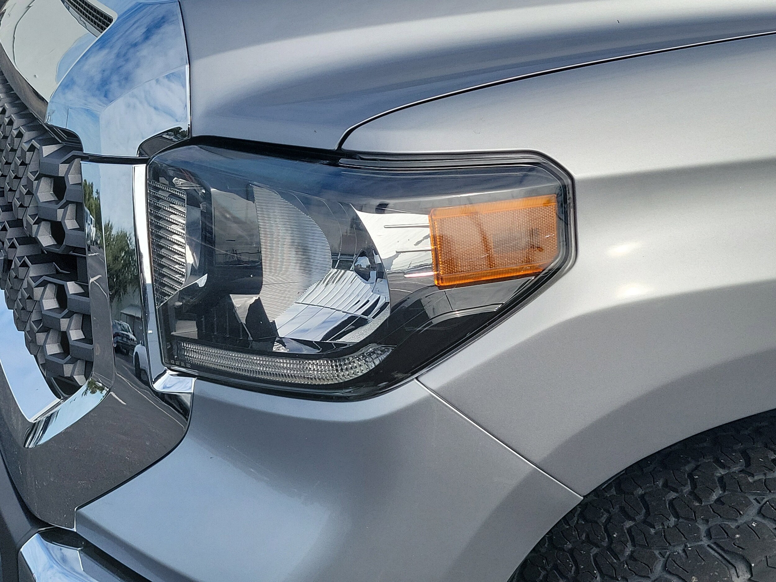 2018 Toyota Tundra SR5 CrewMax photo 2