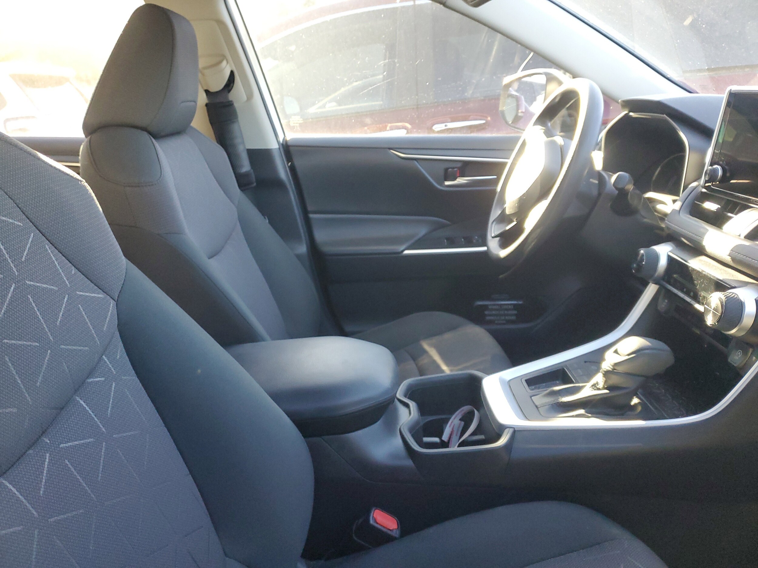 2023 Toyota RAV4 XLE photo 2