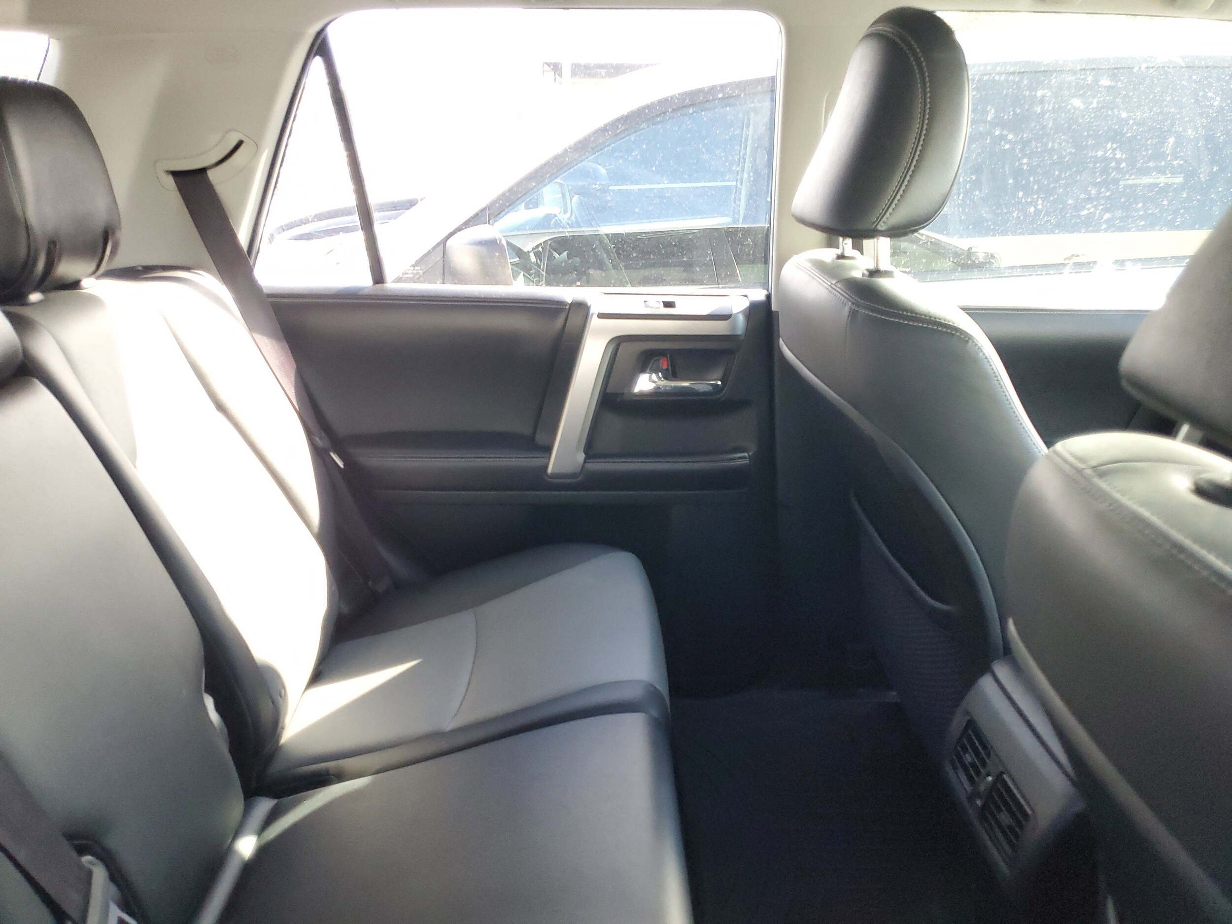 2017 Toyota 4Runner SR5 Premium photo 3