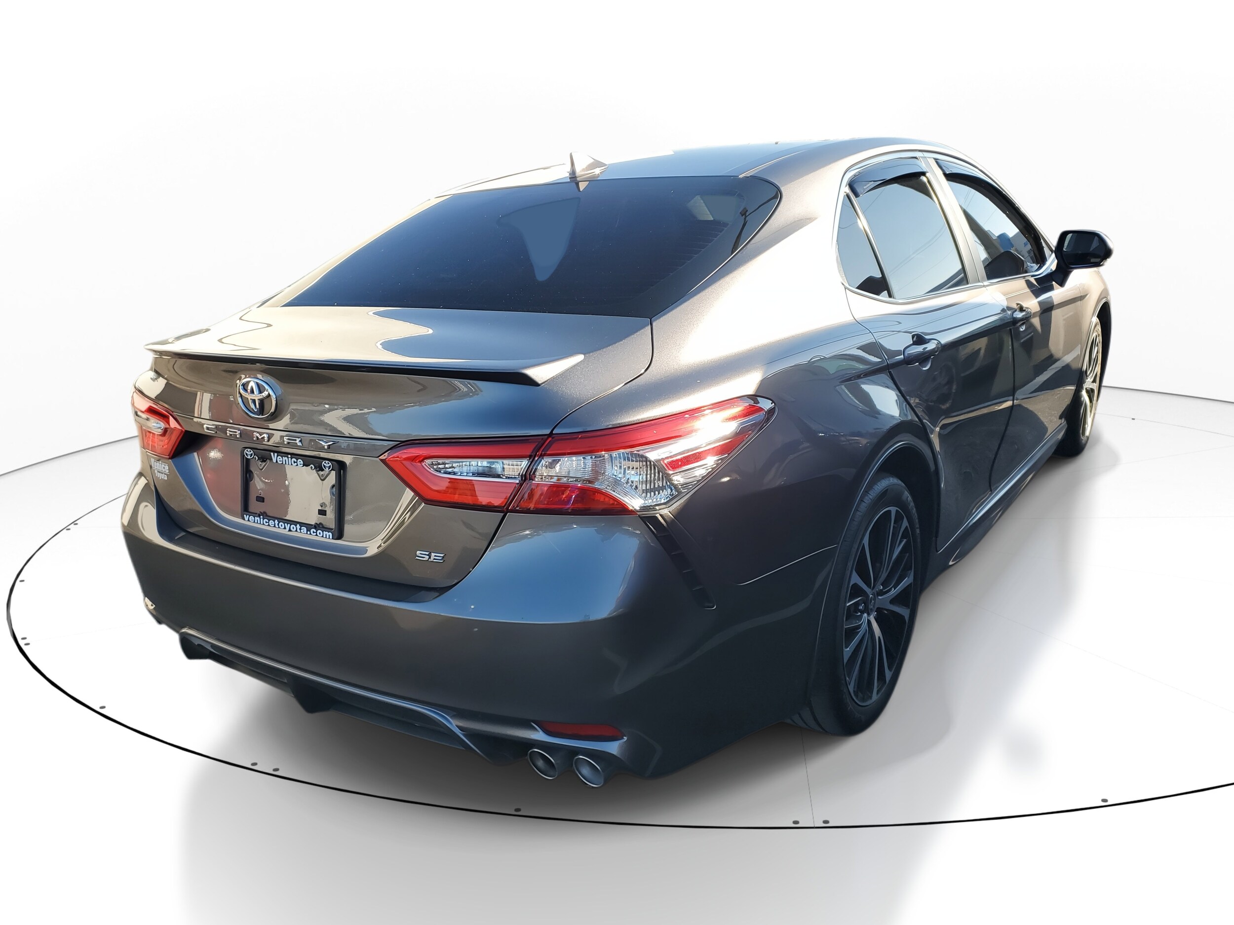 2020 Toyota Camry SE photo 4