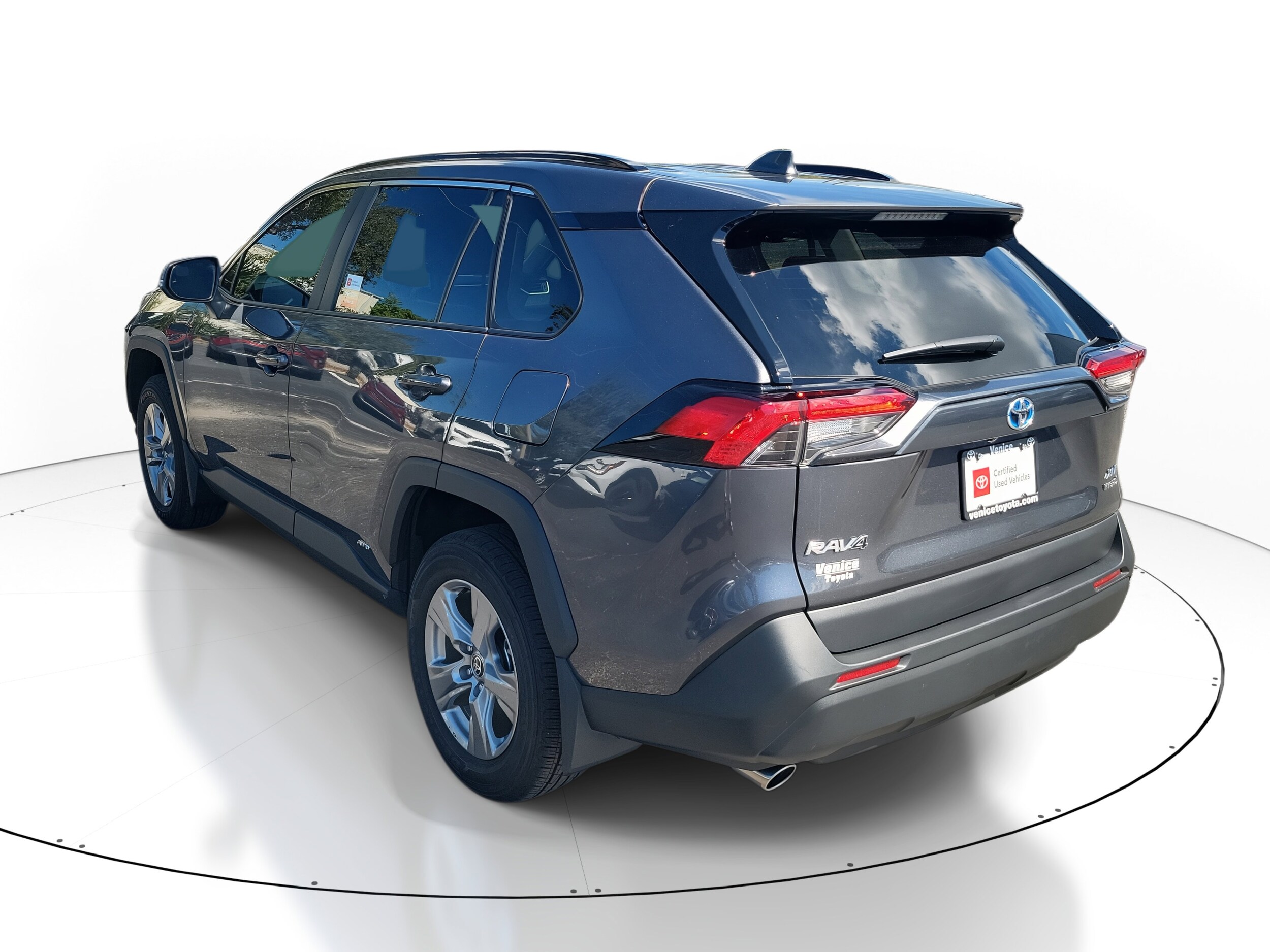 2024 Toyota RAV4 Hybrid XLE photo 3