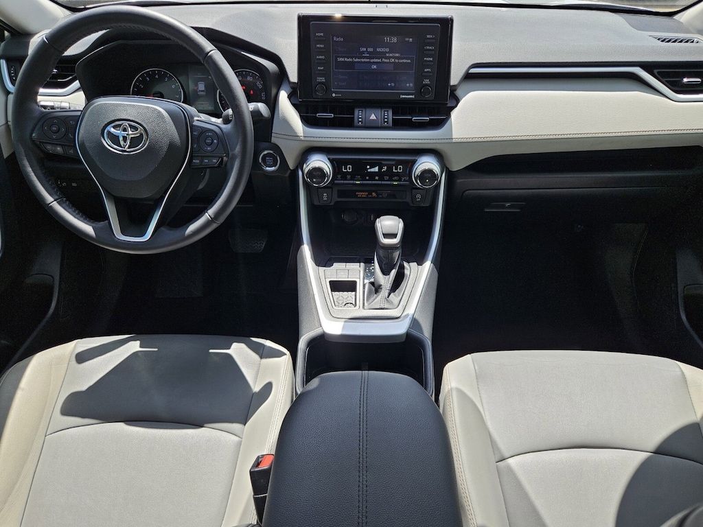 2022 Toyota RAV4 XLE Premium photo 3