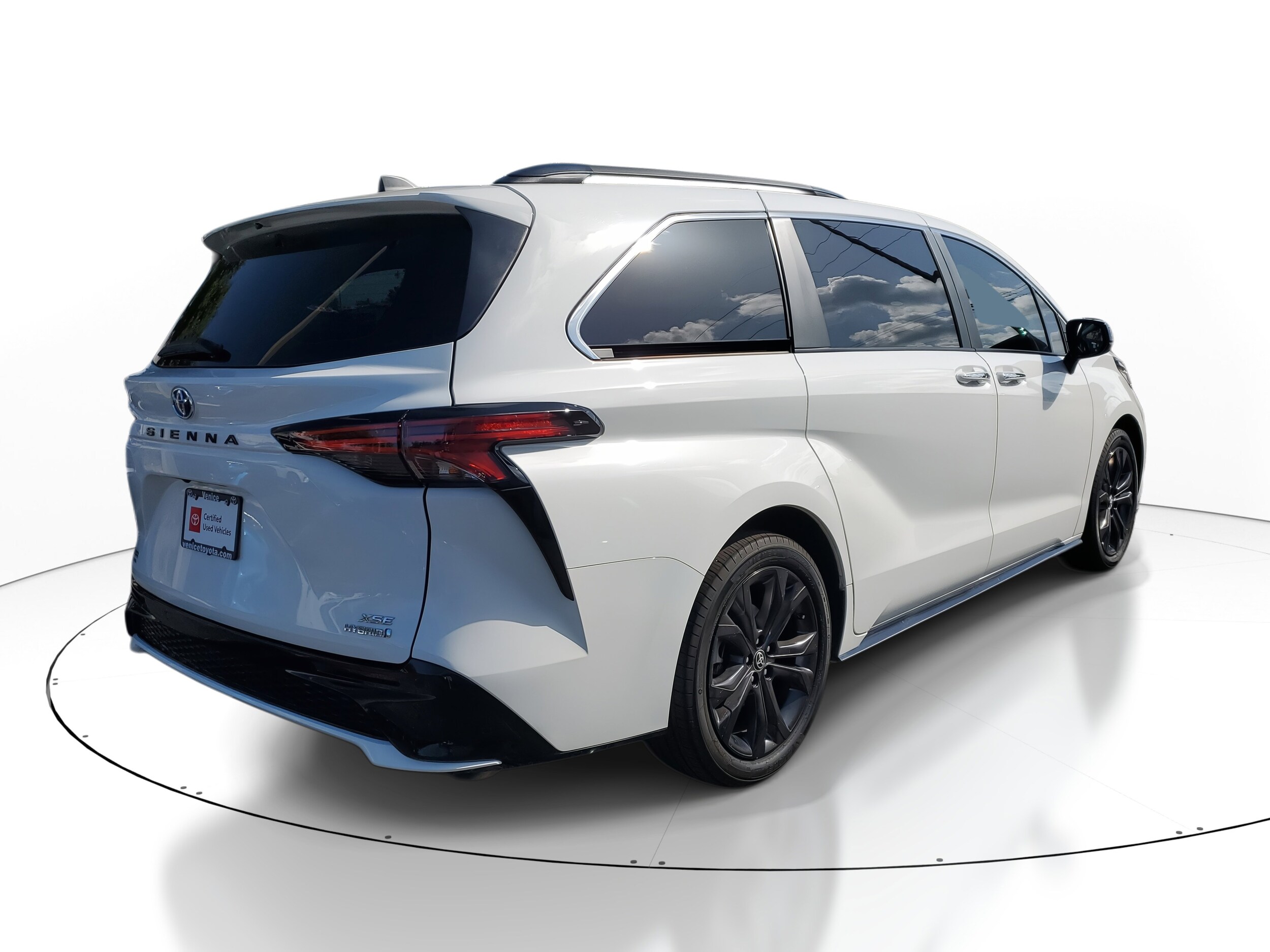 2023 Toyota Sienna XSE photo 4