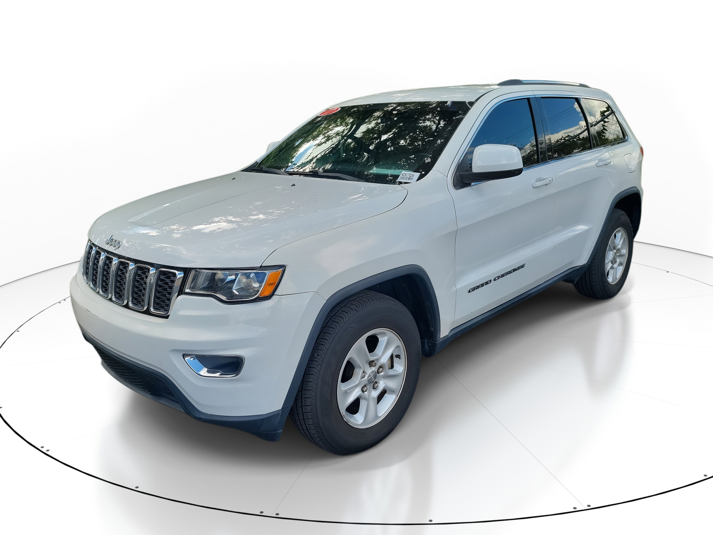 2017 Jeep Grand Cherokee Laredo photo 2