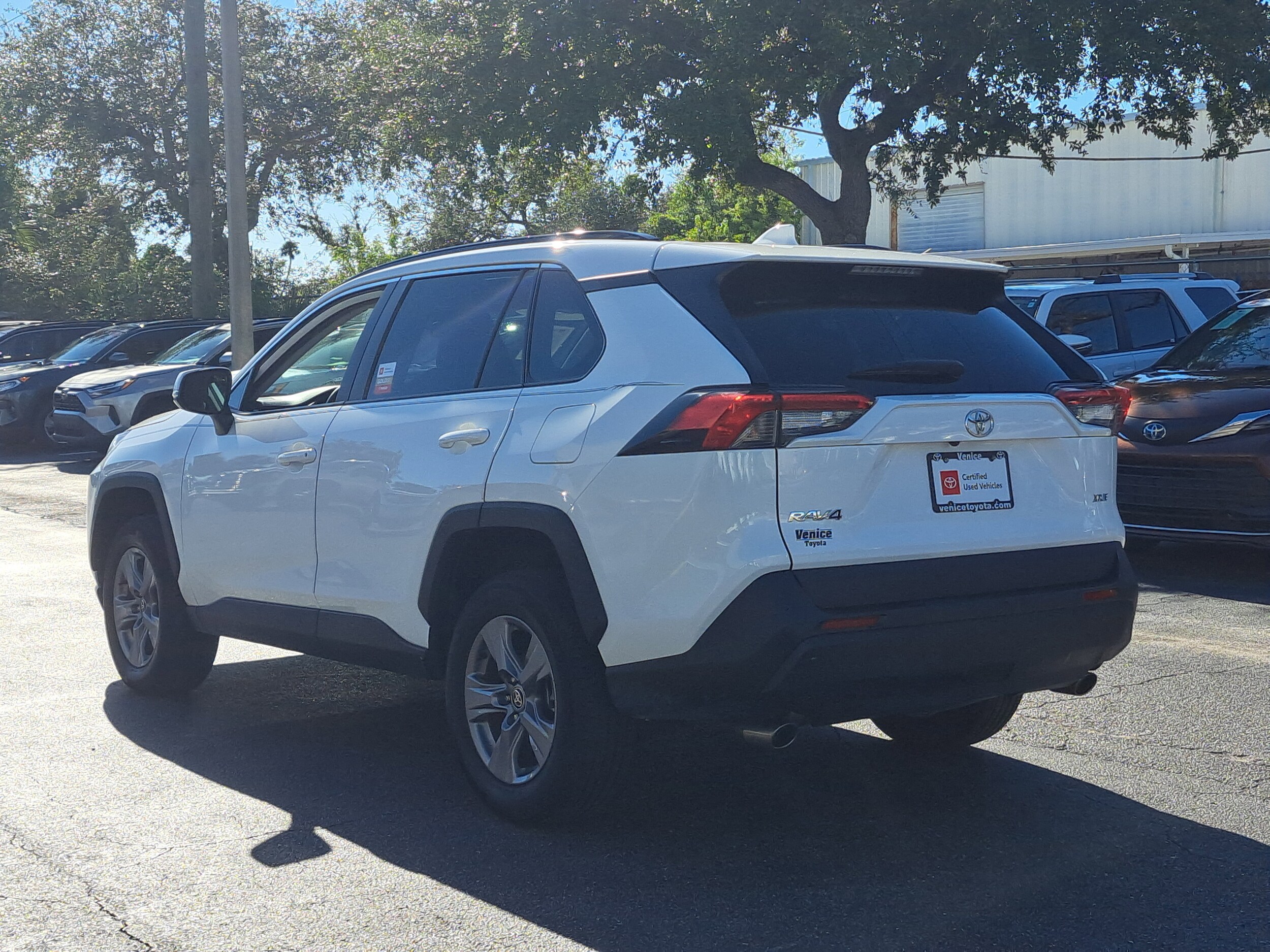 2022 Toyota RAV4 XLE photo 3