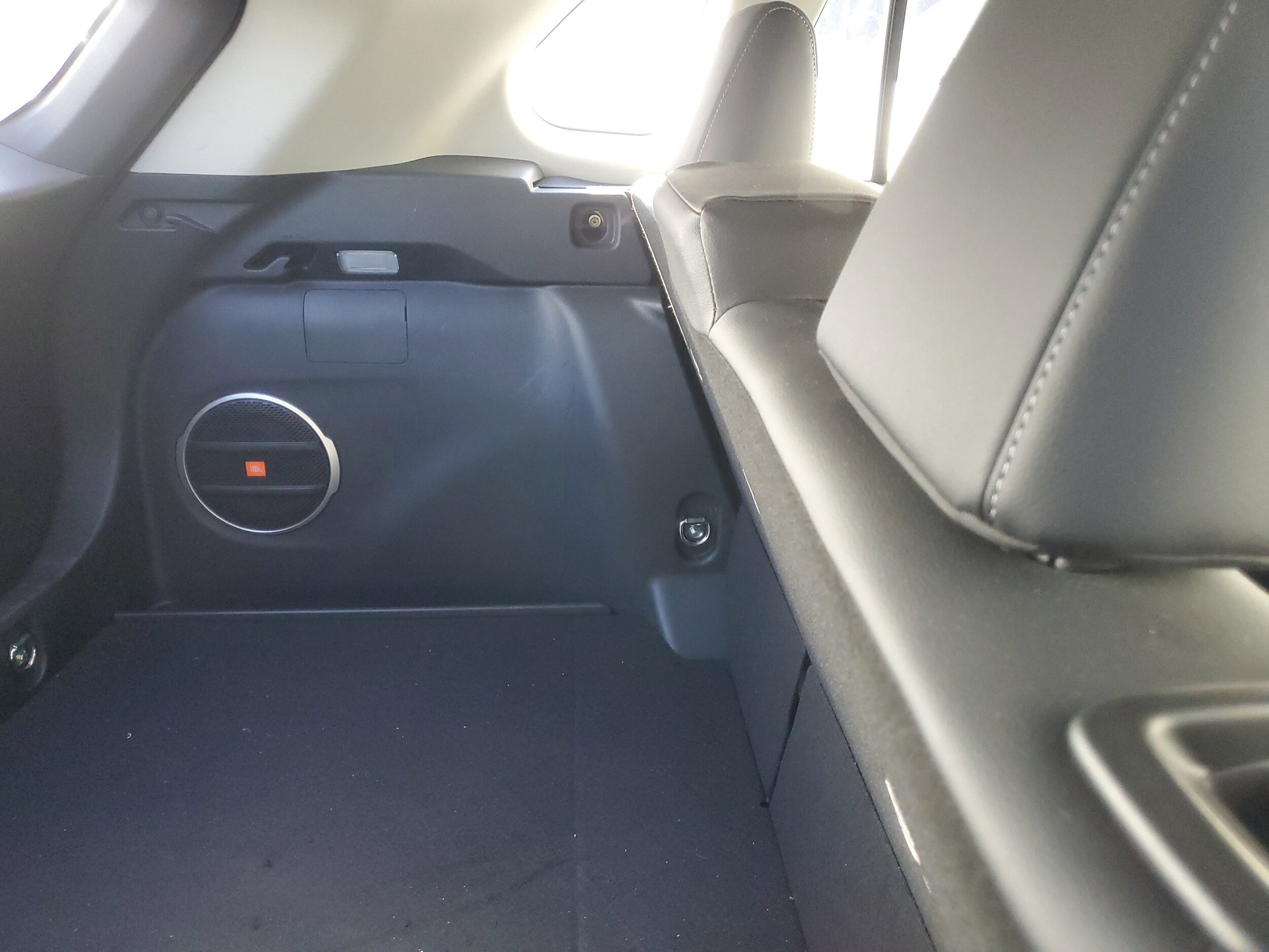 2023 Toyota Corolla Cross XLE photo 3