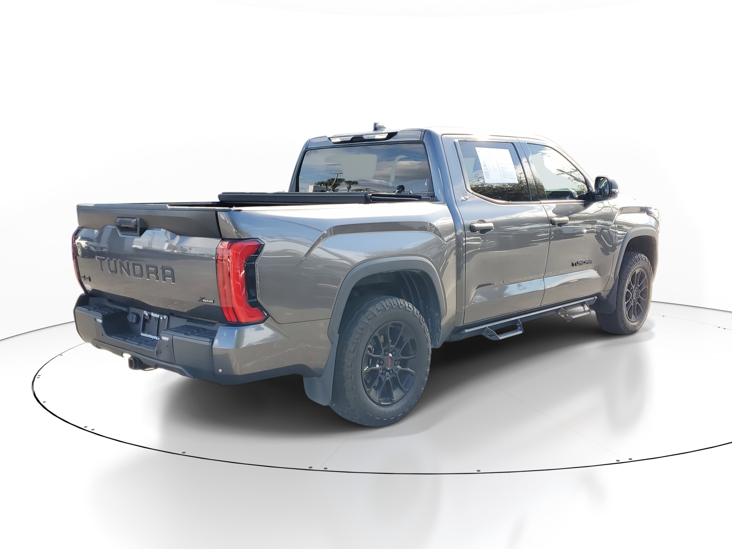 2022 Toyota Tundra SR5 CrewMax photo 3