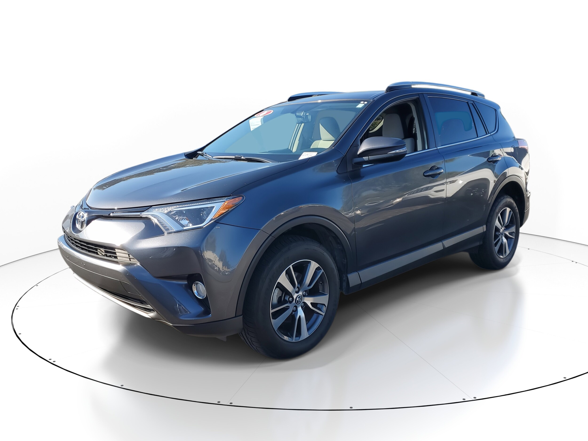2016 Toyota RAV4 XLE photo 2
