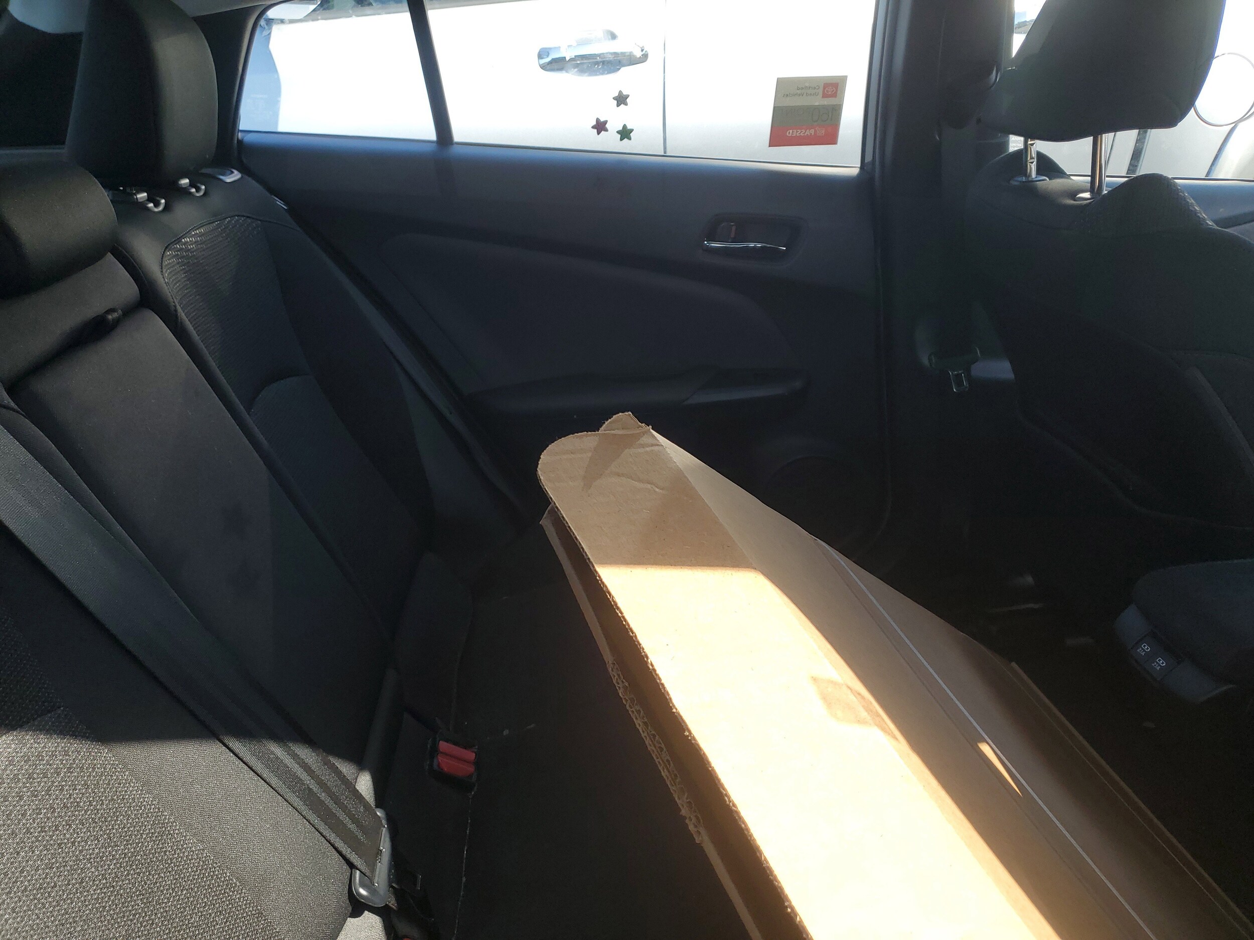2022 Toyota Prius LE photo 2