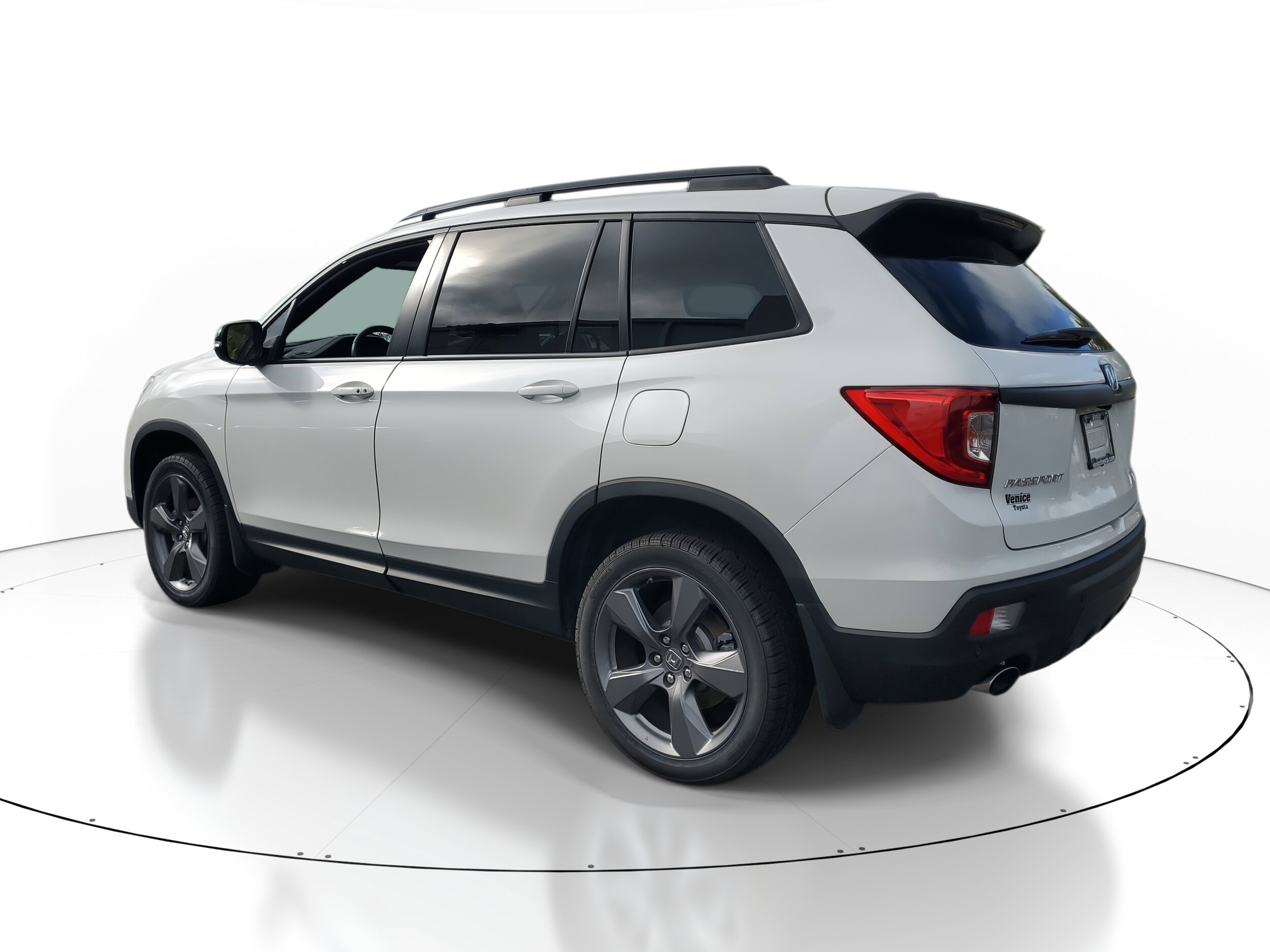 2021 Honda Passport Touring photo 3