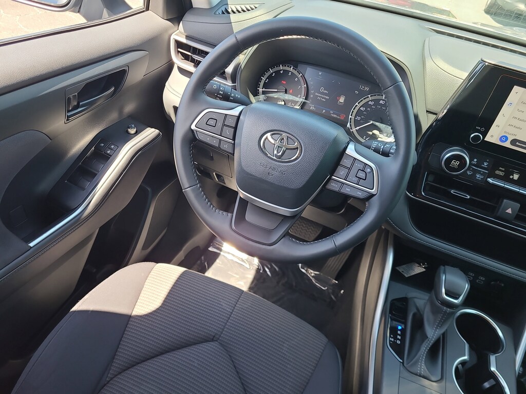 2024 Toyota Highlander LE photo 13