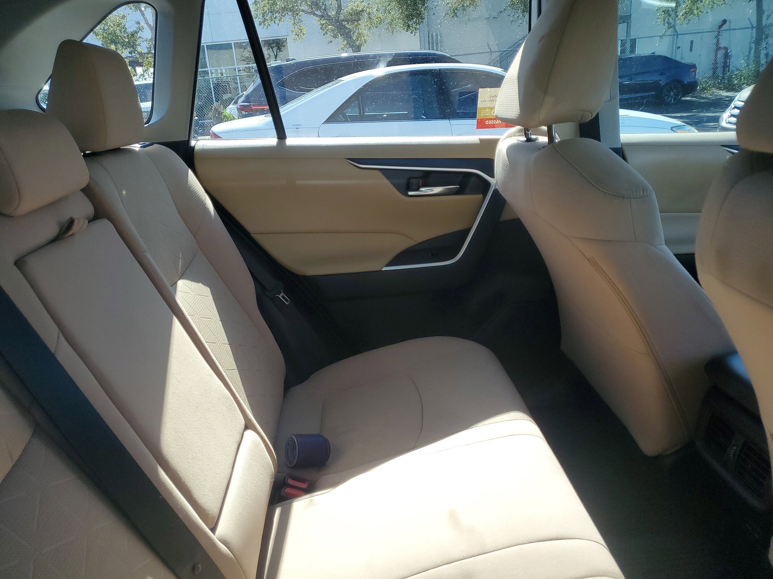 2022 Toyota RAV4 XLE photo 3