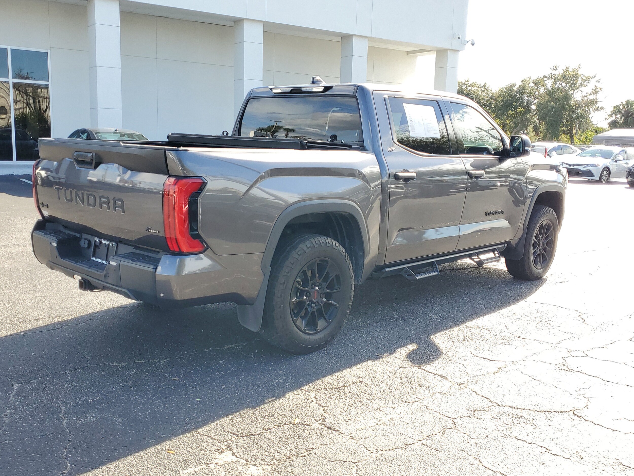 2022 Toyota Tundra SR5 CrewMax photo 3