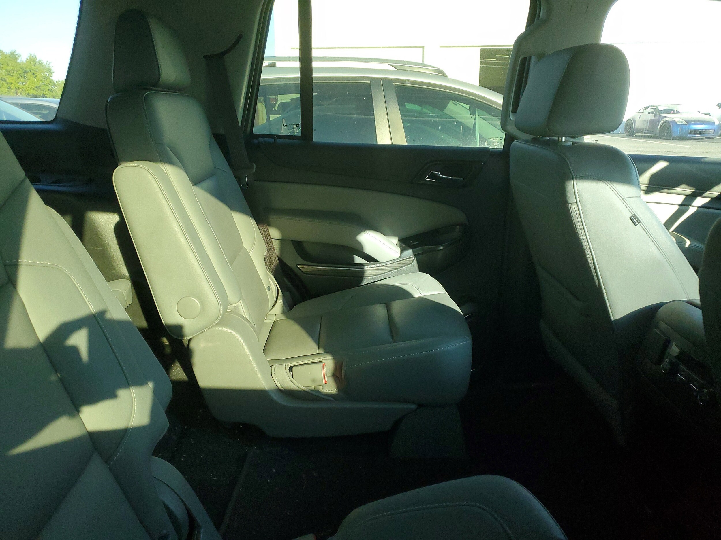 2020 Chevrolet Tahoe LT photo 3