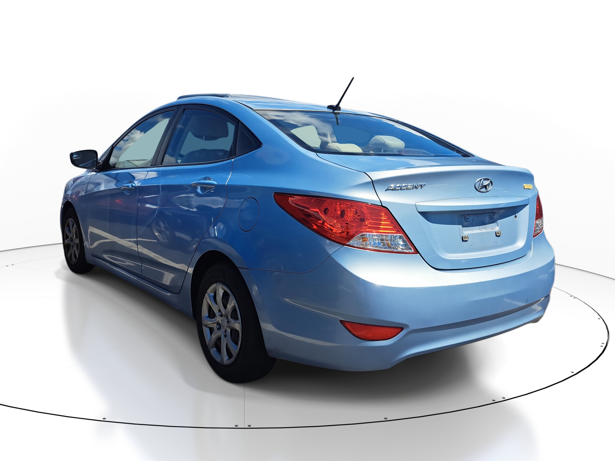 2014 Hyundai Accent GLS photo 3