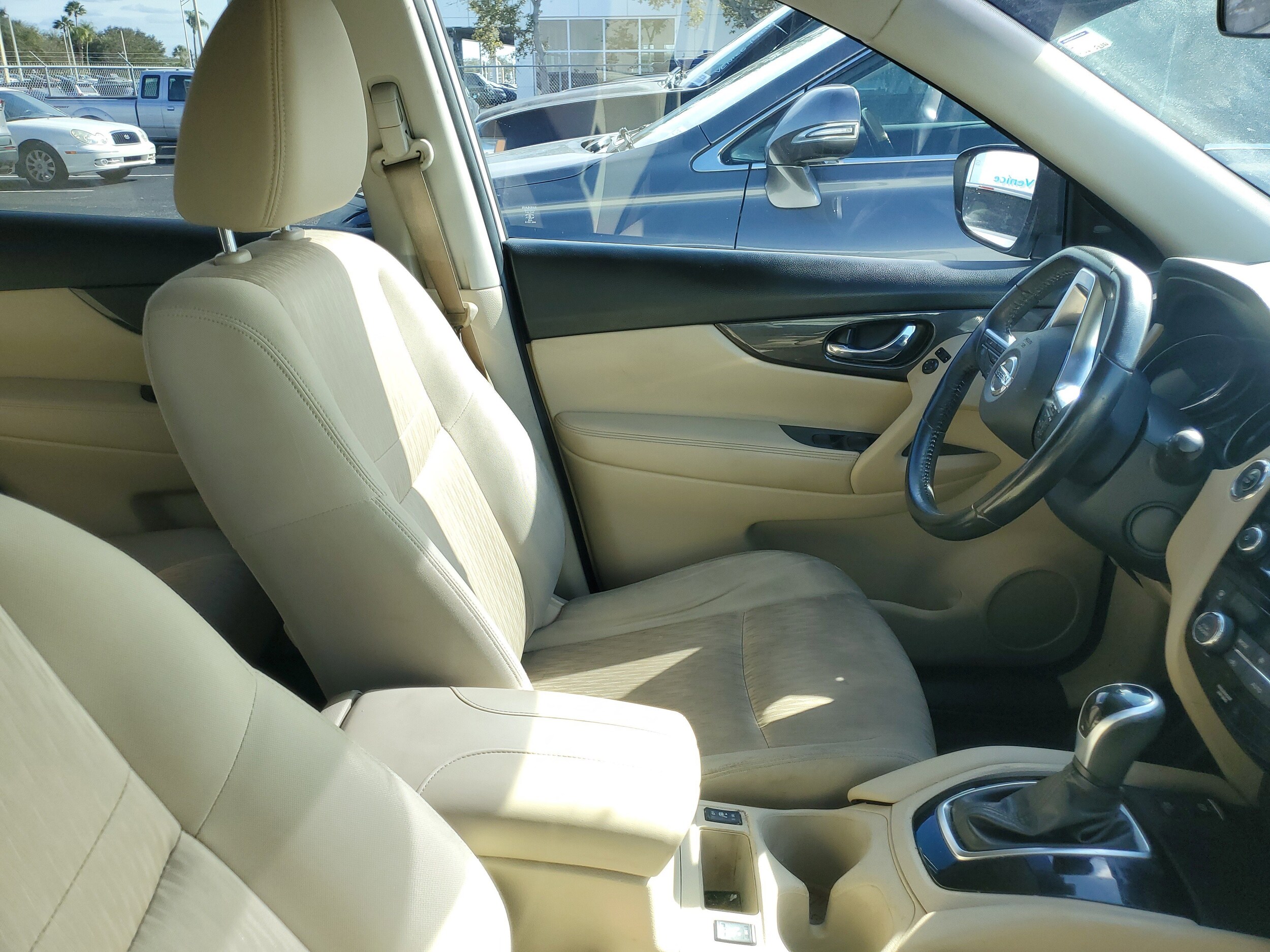 2019 Nissan Rogue SV photo 2