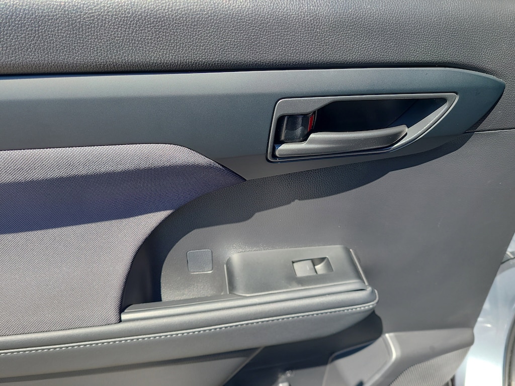 2024 Toyota Highlander LE photo 11