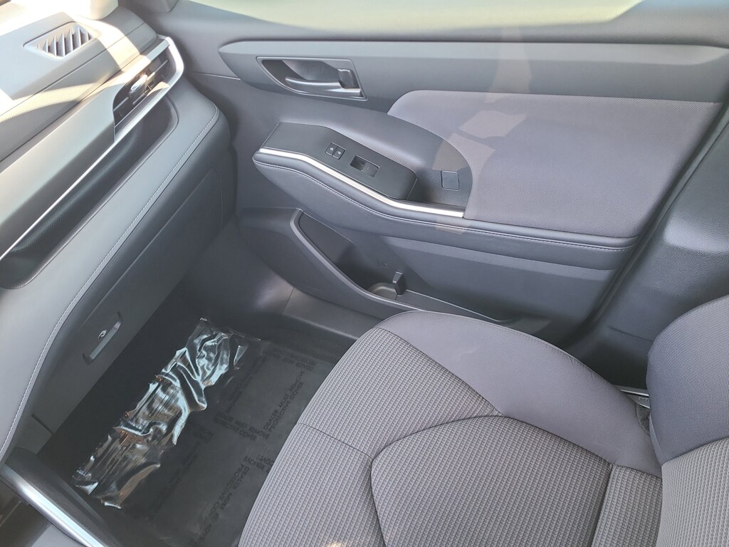 2024 Toyota Highlander LE photo 15