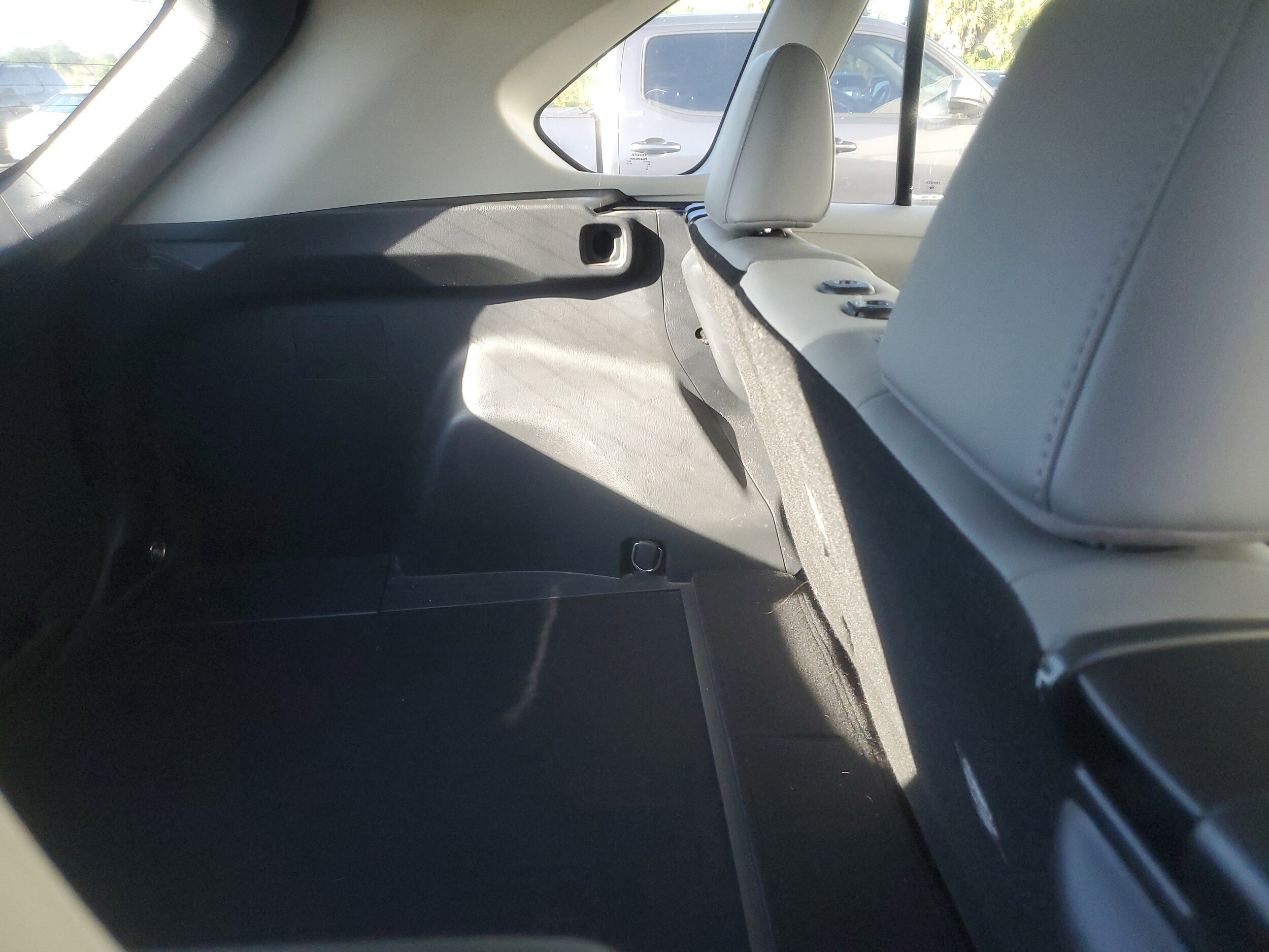 2020 Toyota RAV4 XLE Premium photo 2