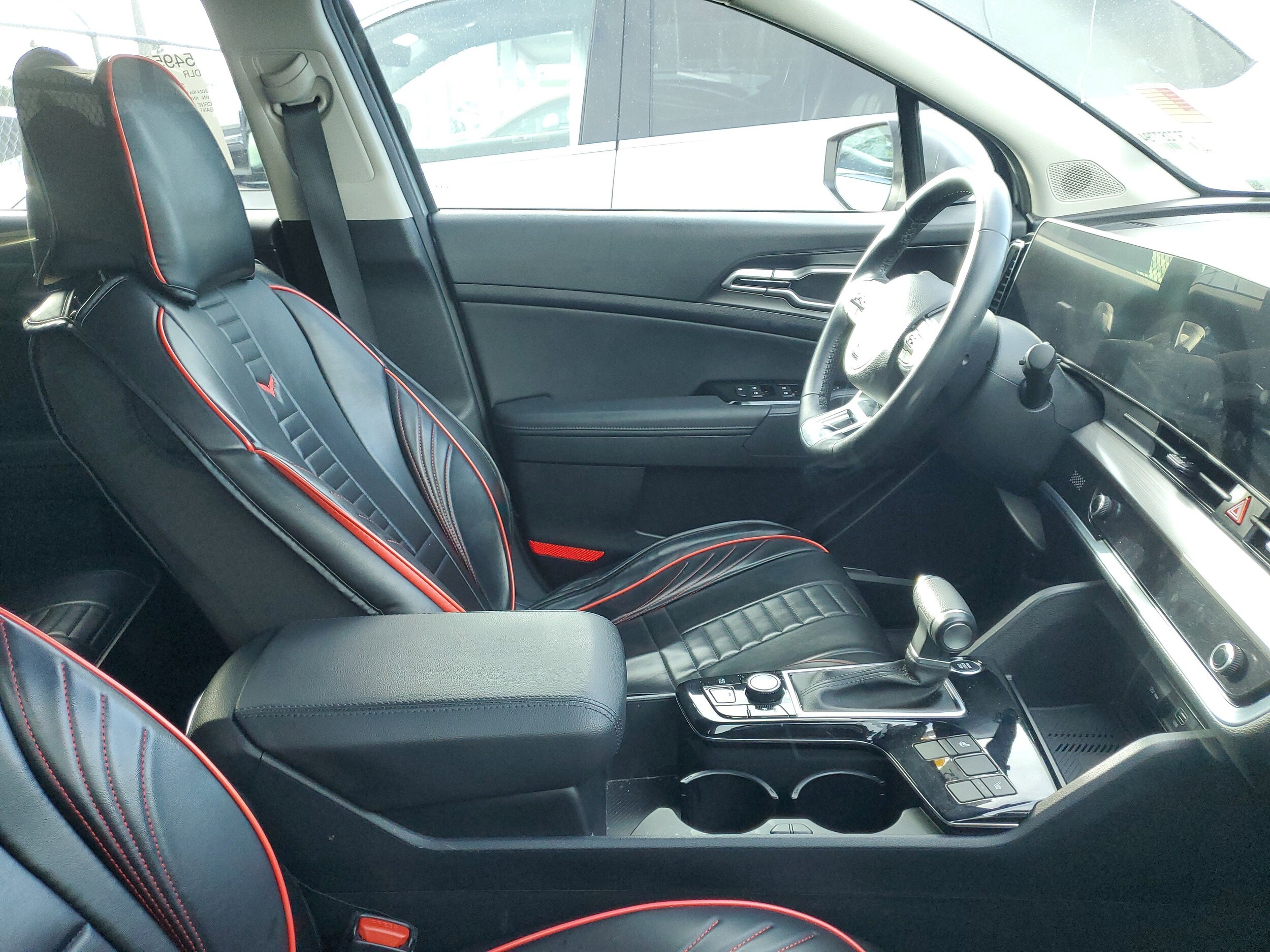 2024 Kia Sportage EX photo 2