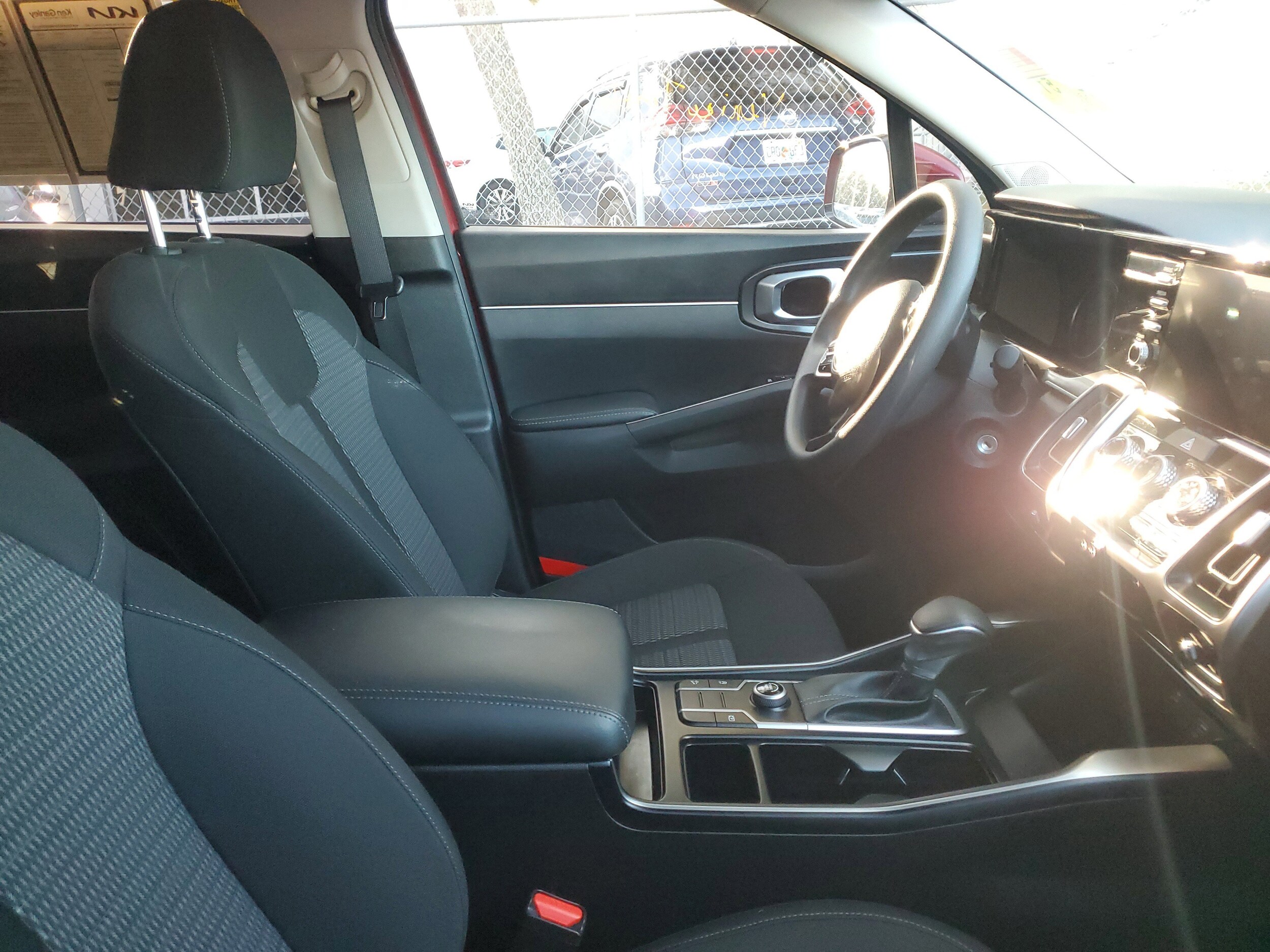 2023 Kia Sorento LX photo 2