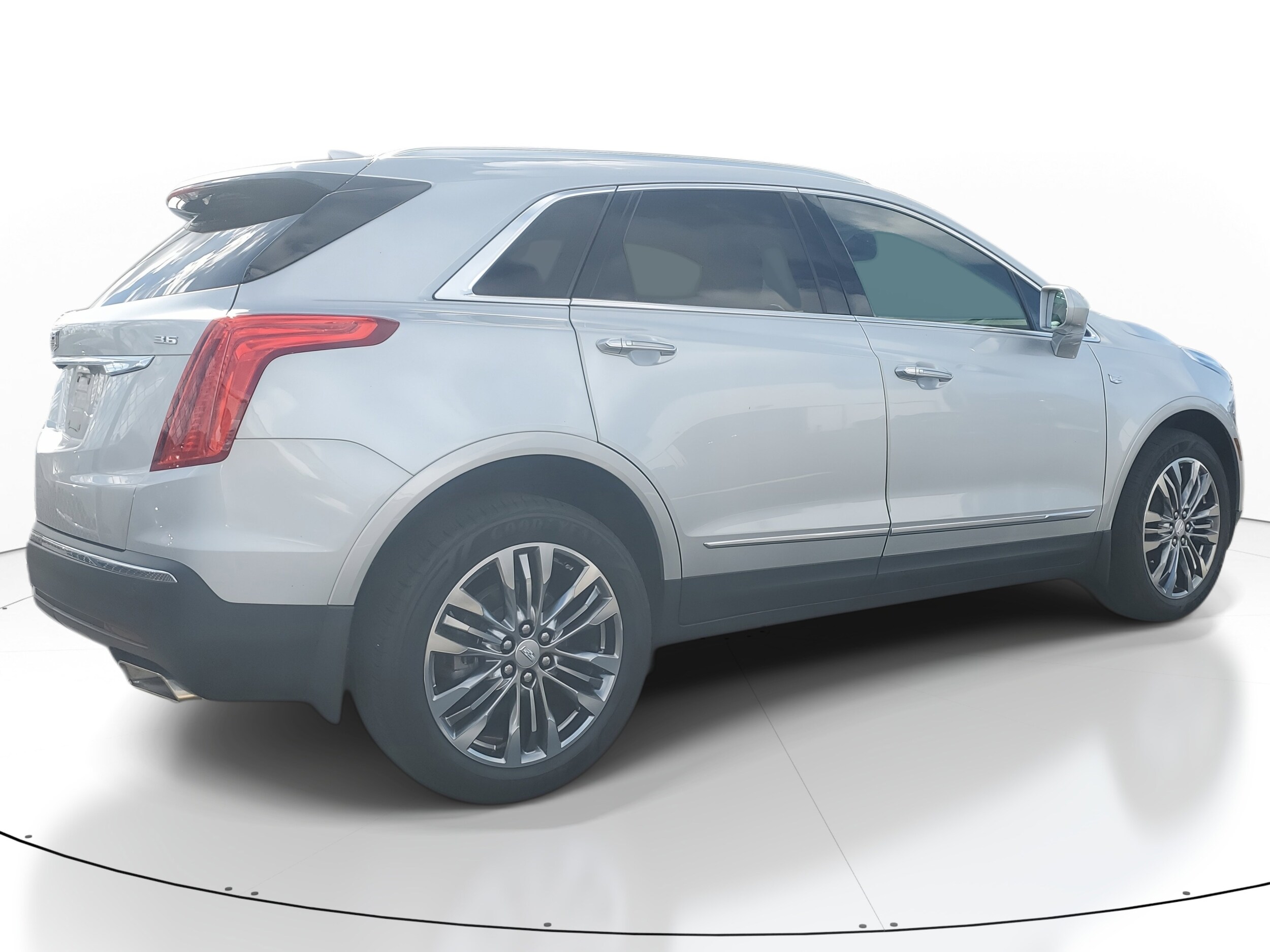 2018 Cadillac XT5 Premium Luxury photo 2