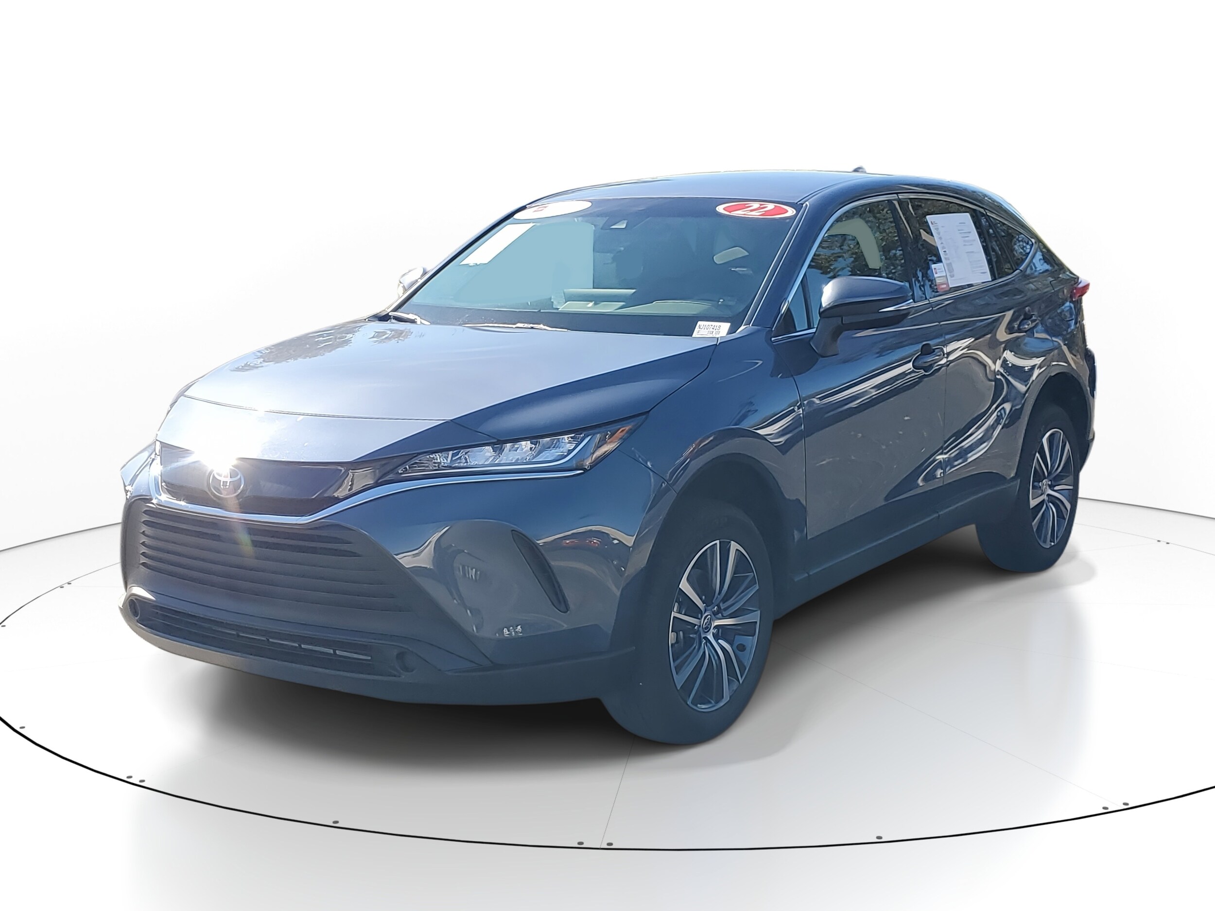 2022 Toyota Venza LE photo 2