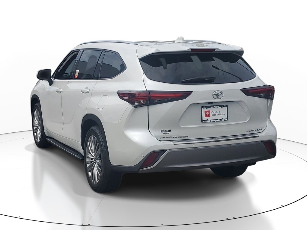 Used 2024 Toyota Highlander Platinum SUV