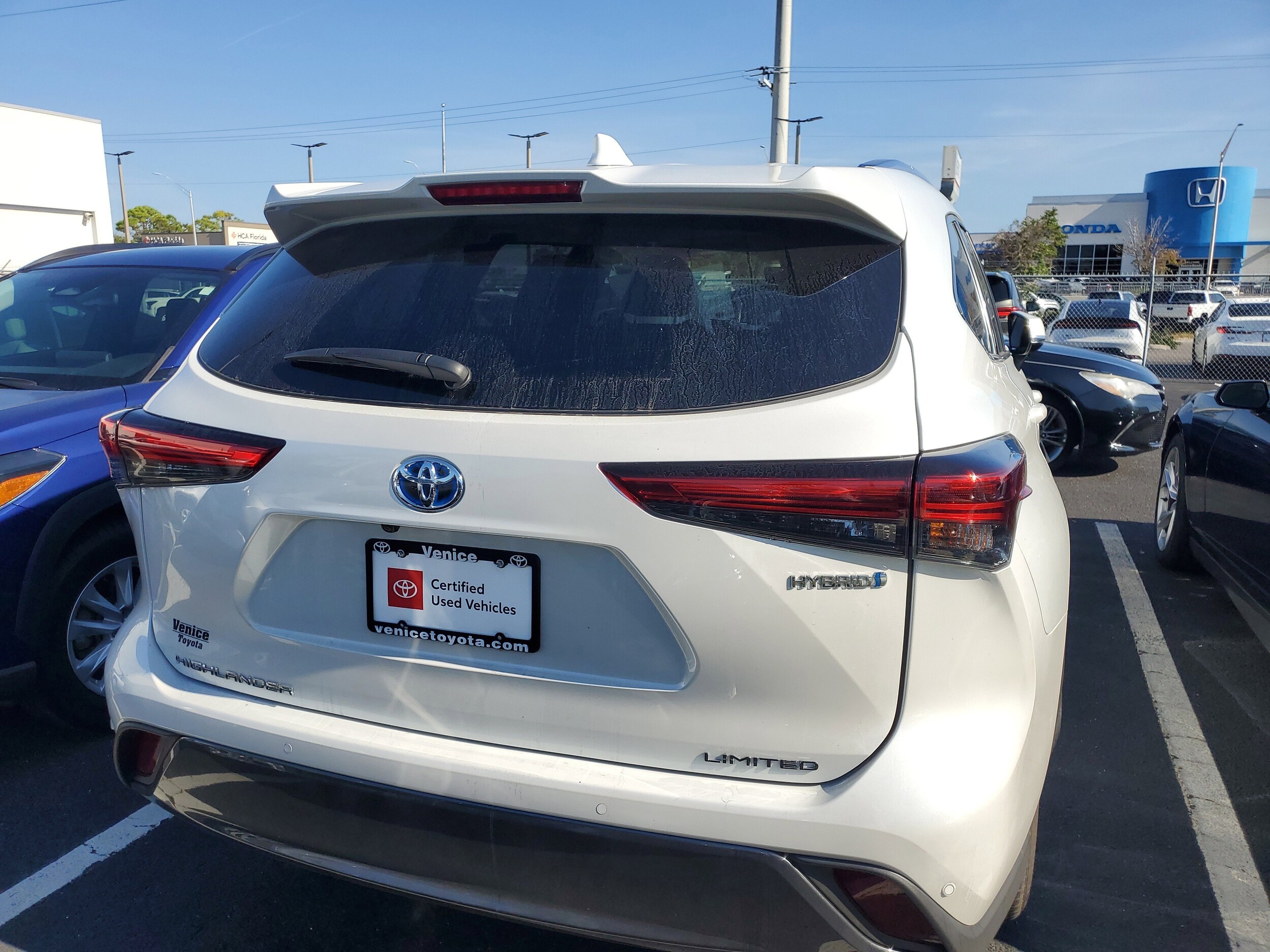 2023 Toyota Highlander Hybrid Limited photo 2