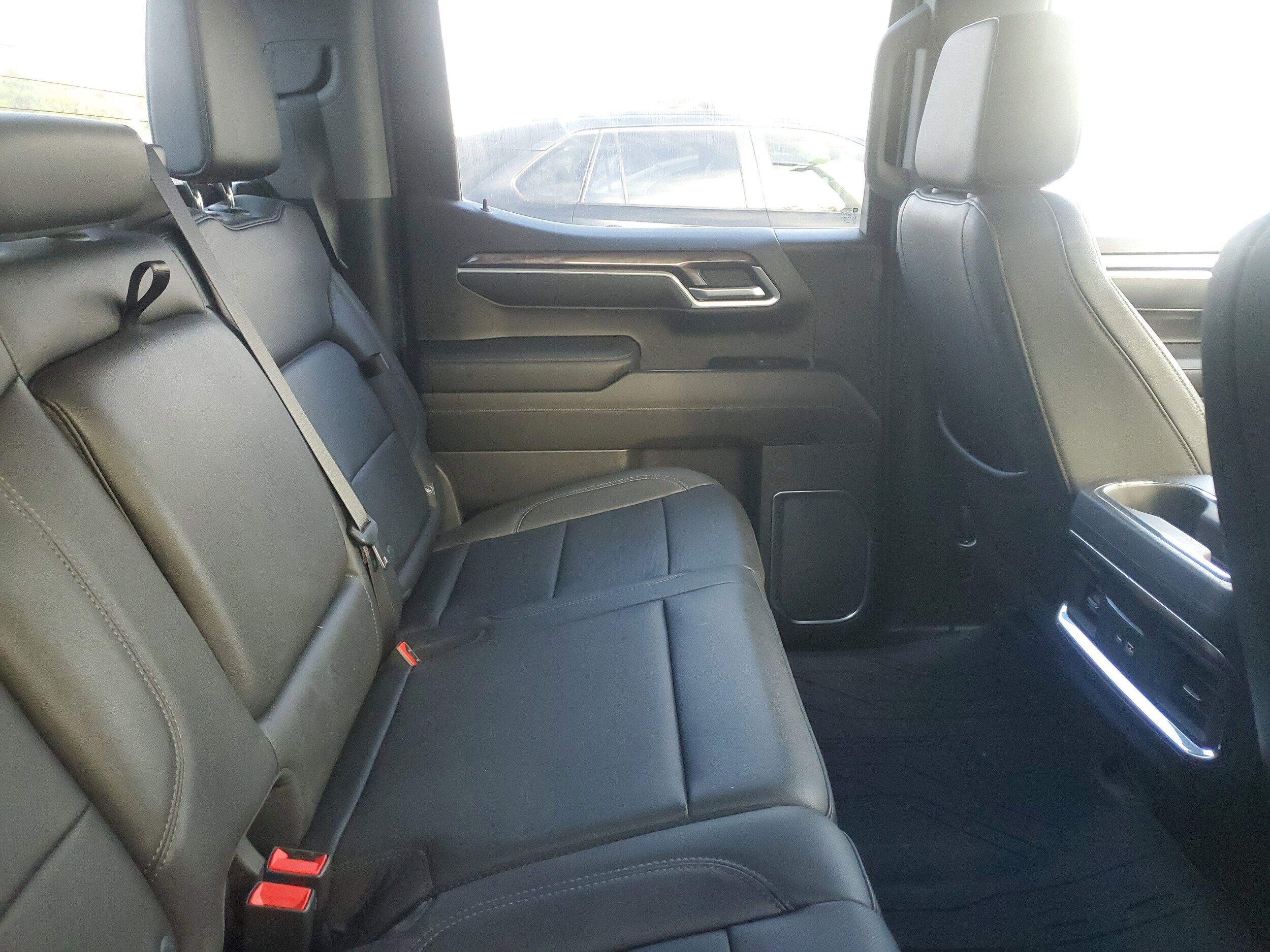 2022 Chevrolet Silverado 1500 LTZ photo 2