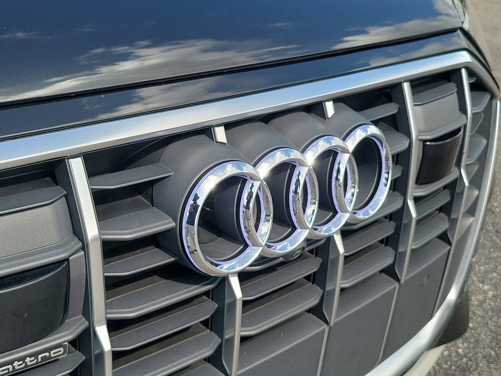 2023 Audi Q7 55 Premium photo 4