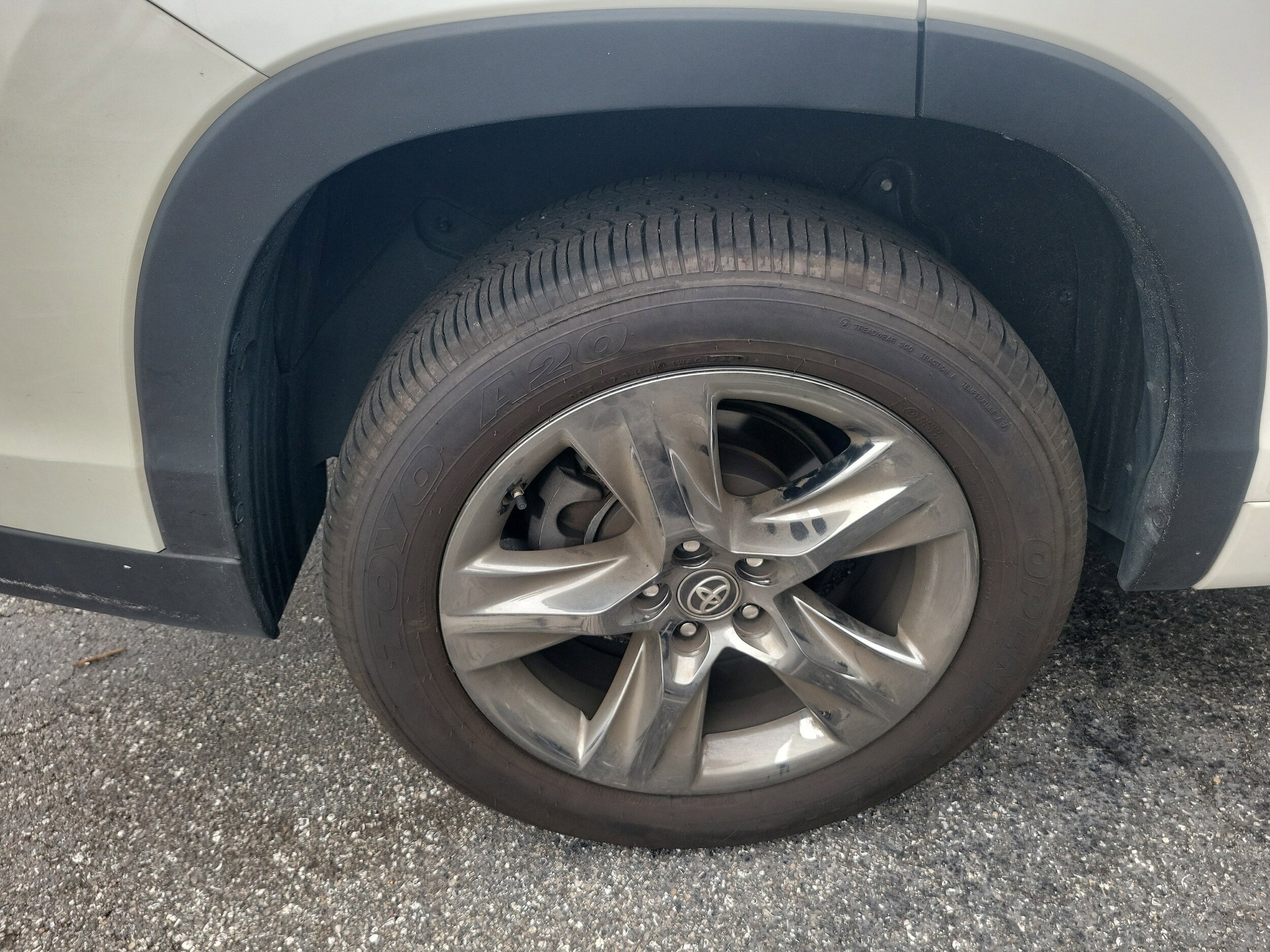 2018 Toyota Highlander Limited Platinum photo 2