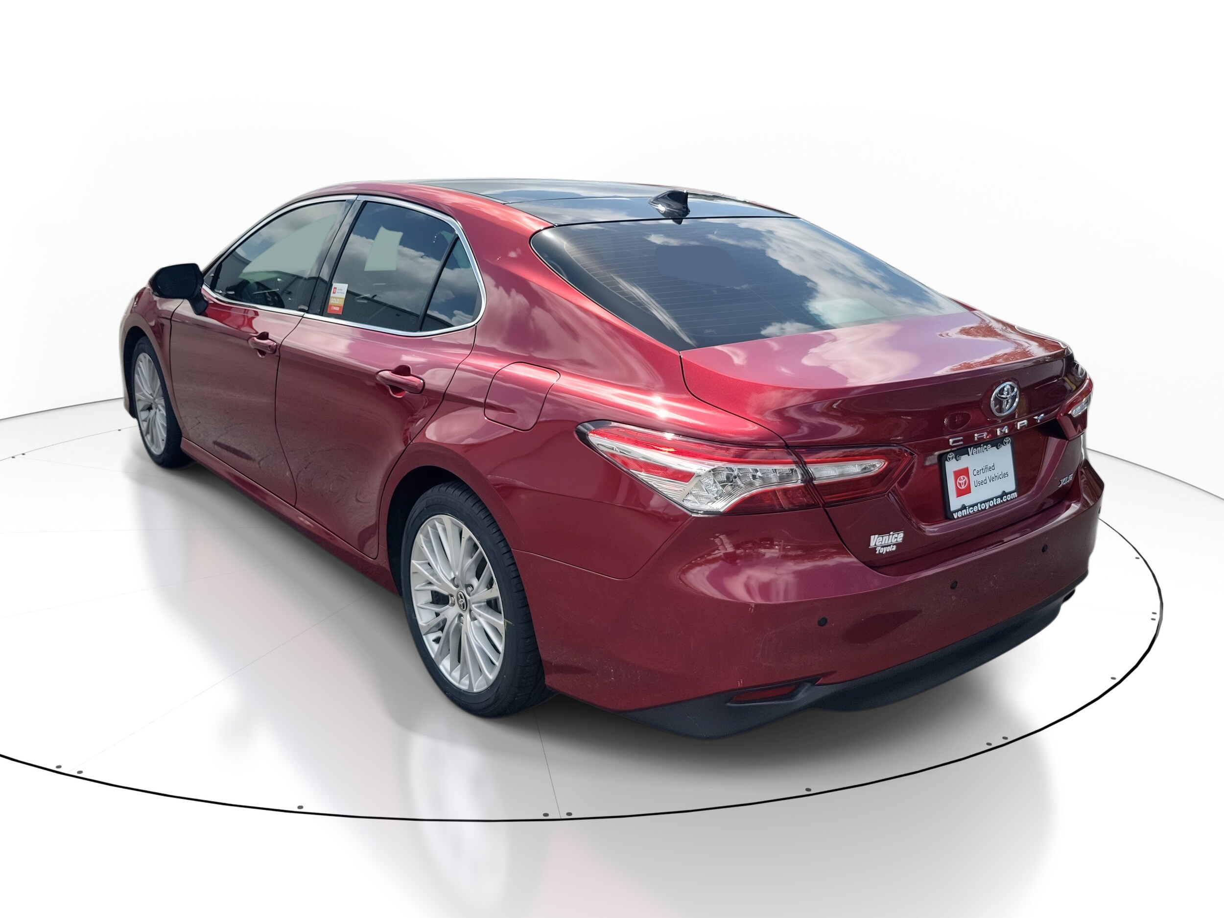 2020 Toyota Camry XLE photo 3