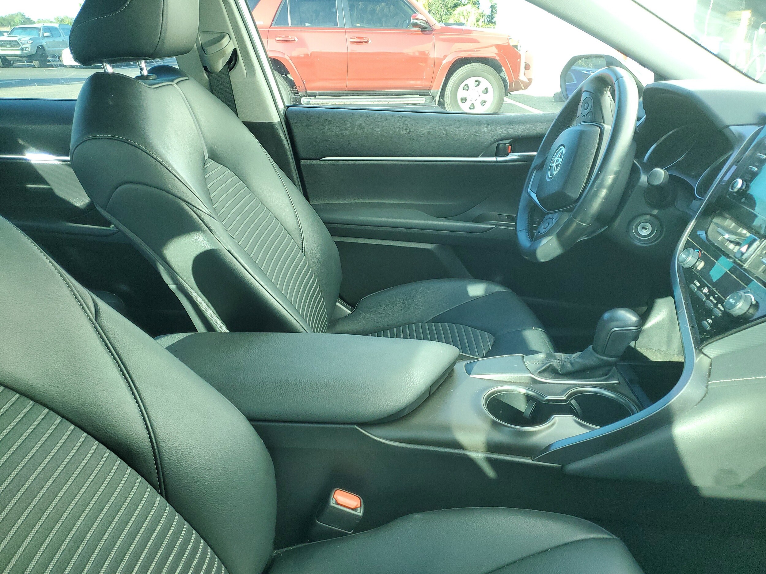 2021 Toyota Camry SE photo 2