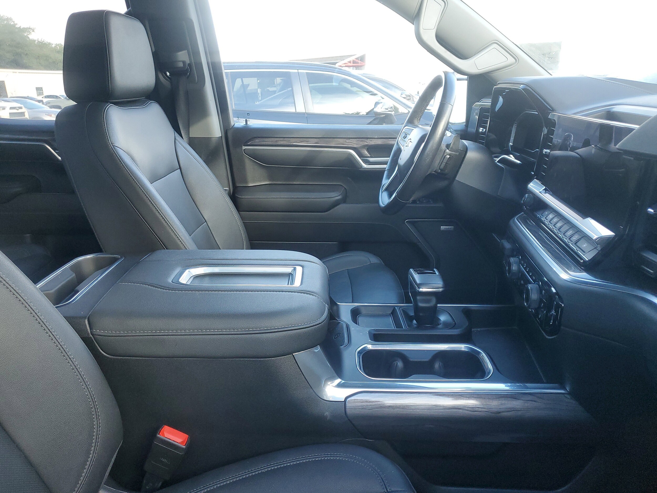 2022 Chevrolet Silverado 1500 LTZ photo 2