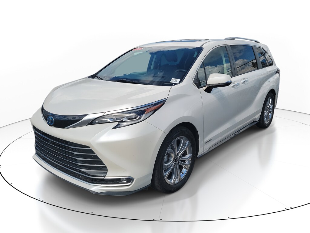 2021 Toyota Sienna Platinum photo 3
