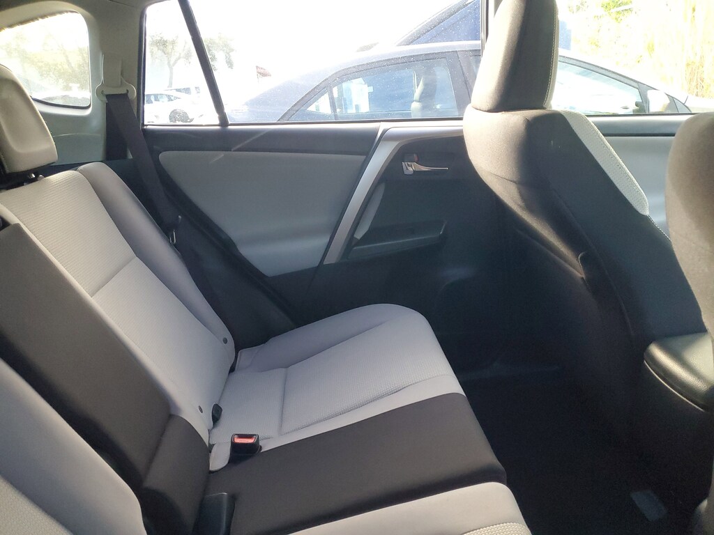 2016 Toyota RAV4 XLE photo 3
