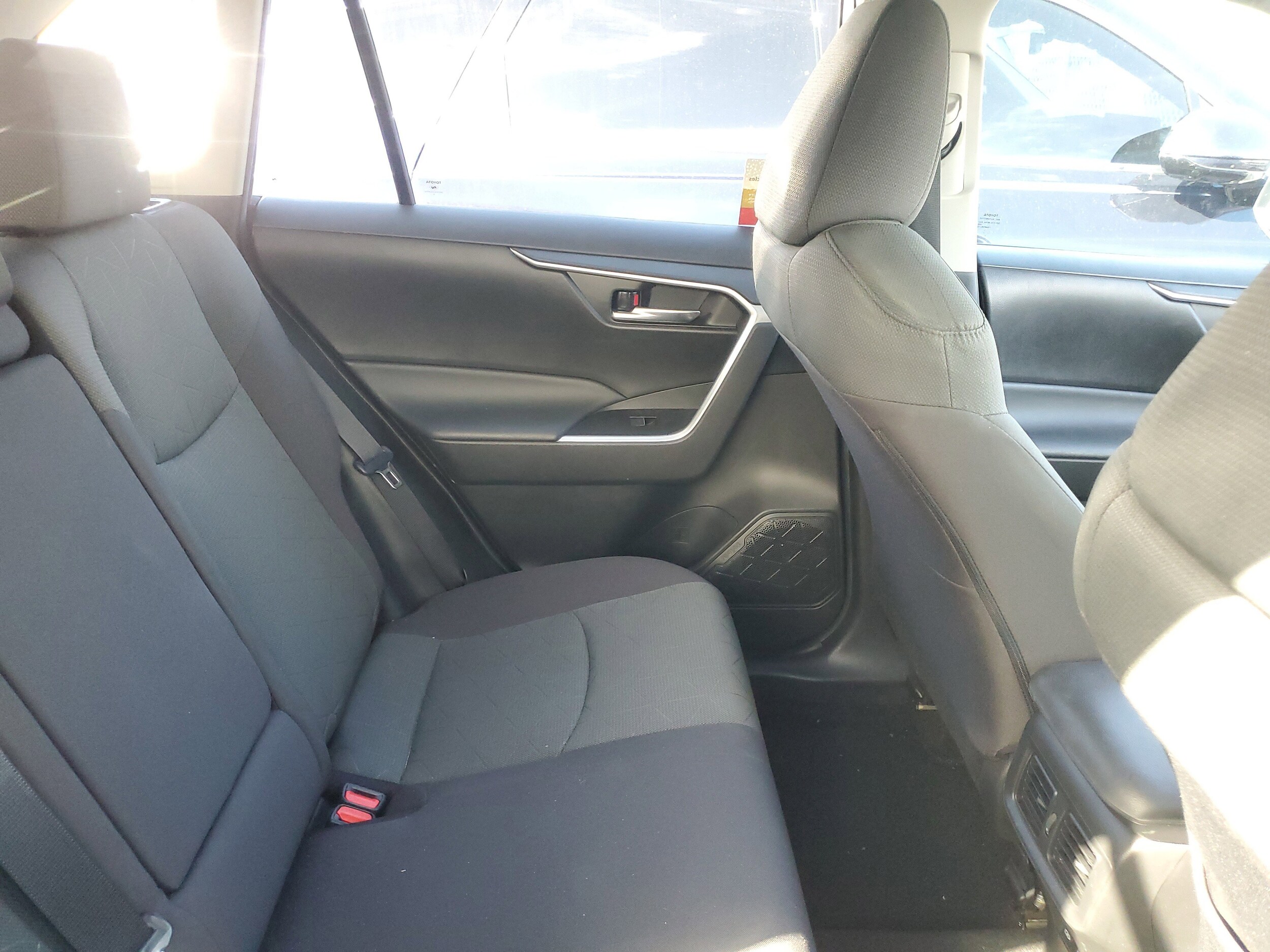 2023 Toyota RAV4 XLE photo 3