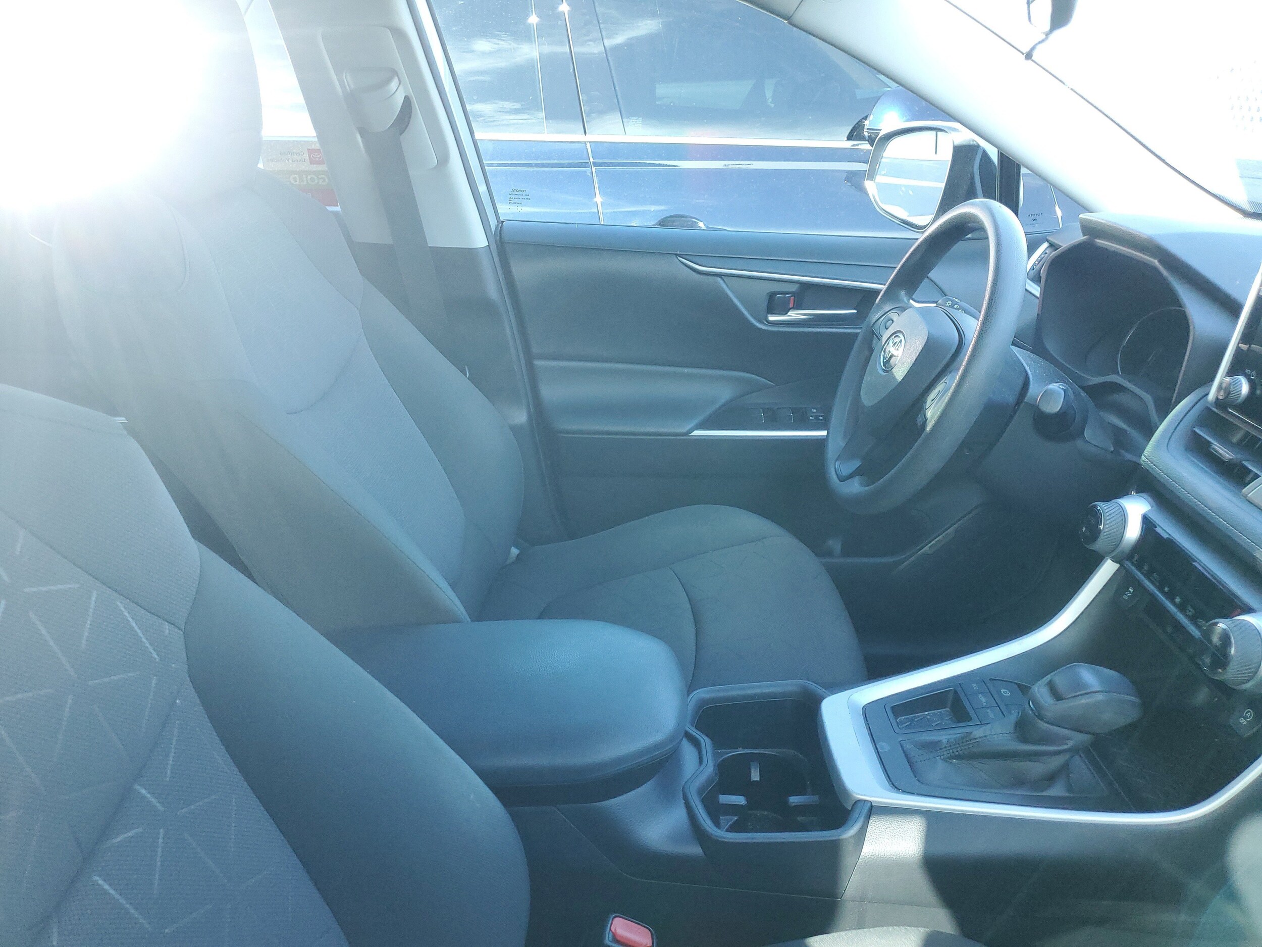 2023 Toyota RAV4 XLE photo 2