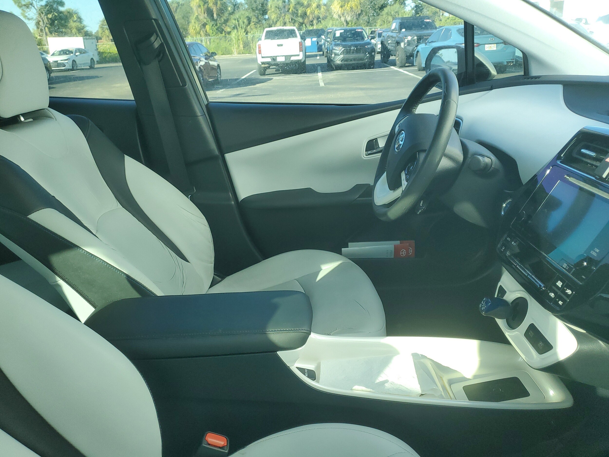 2016 Toyota Prius Four Touring photo 2