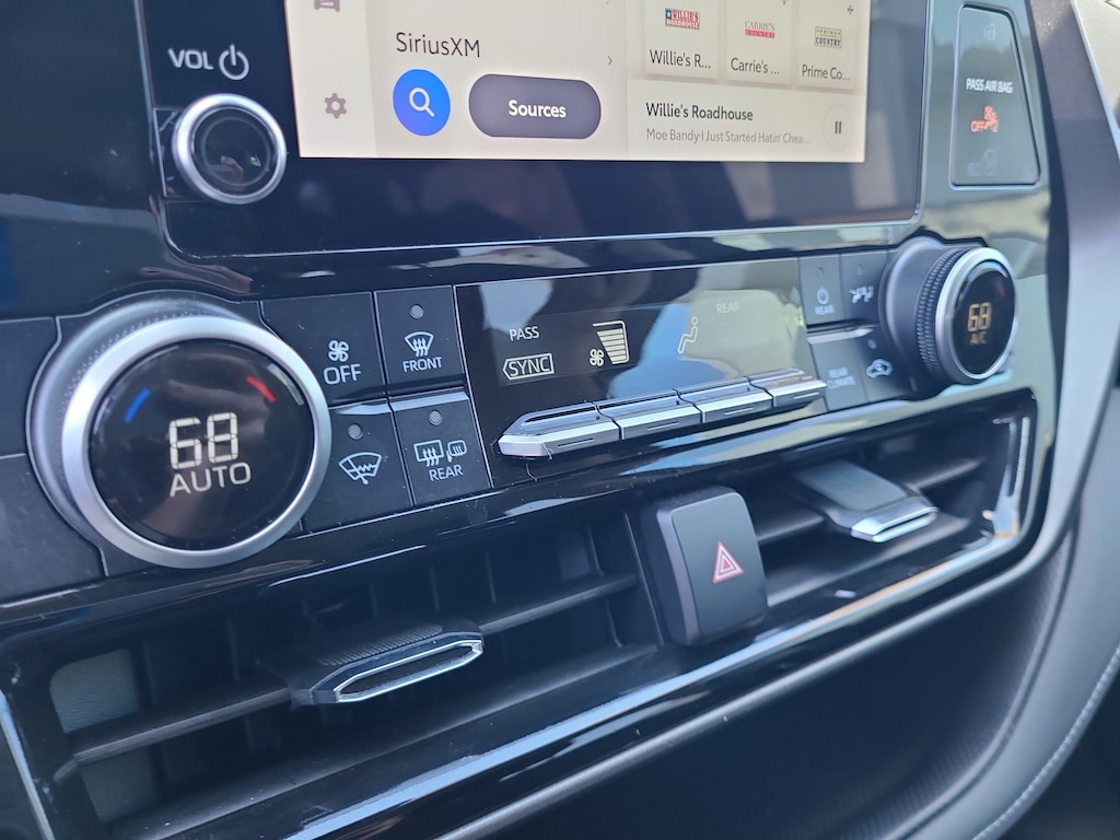 2024 Toyota Highlander LE photo 25