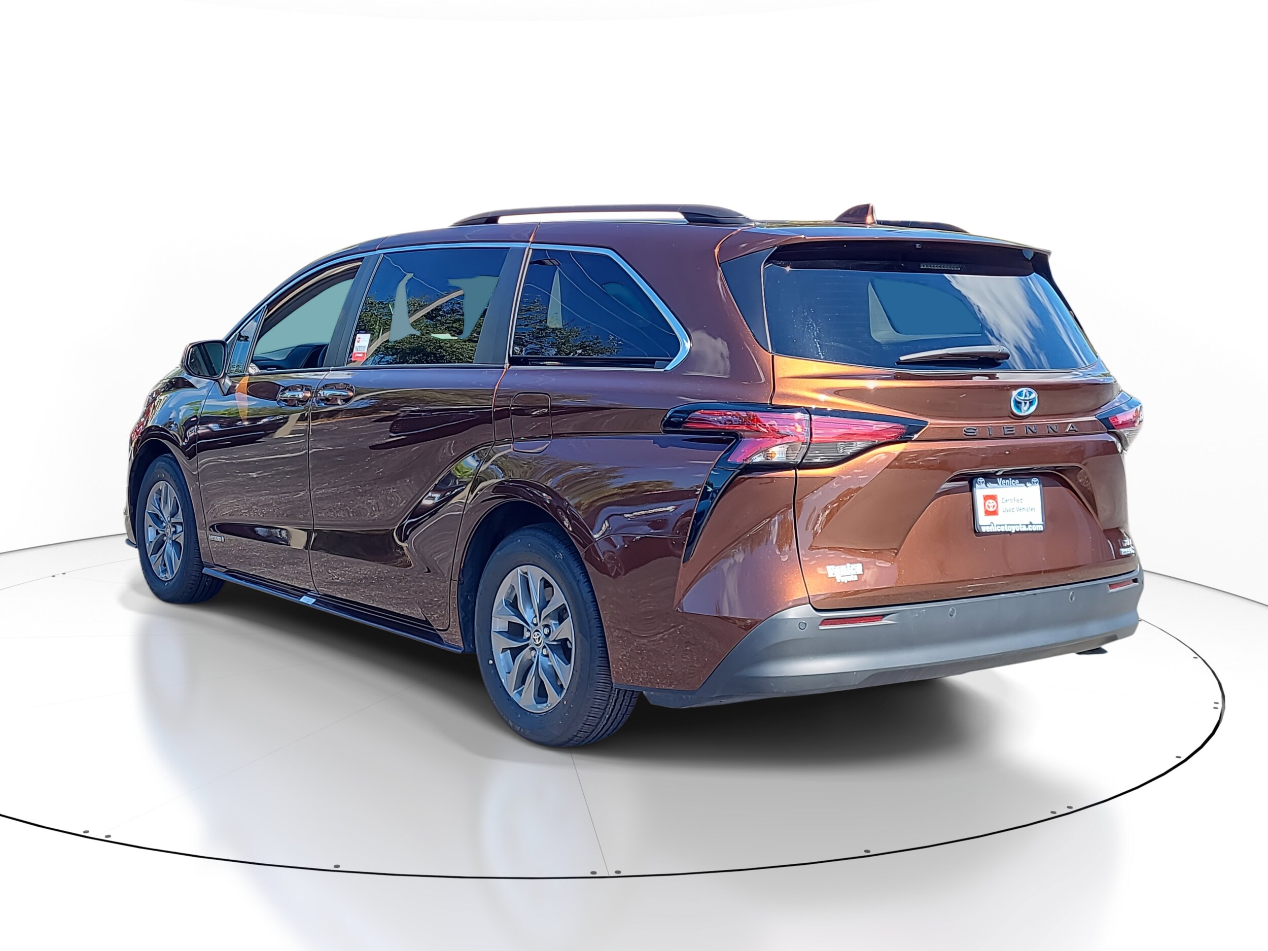 2021 Toyota Sienna XLE photo 4
