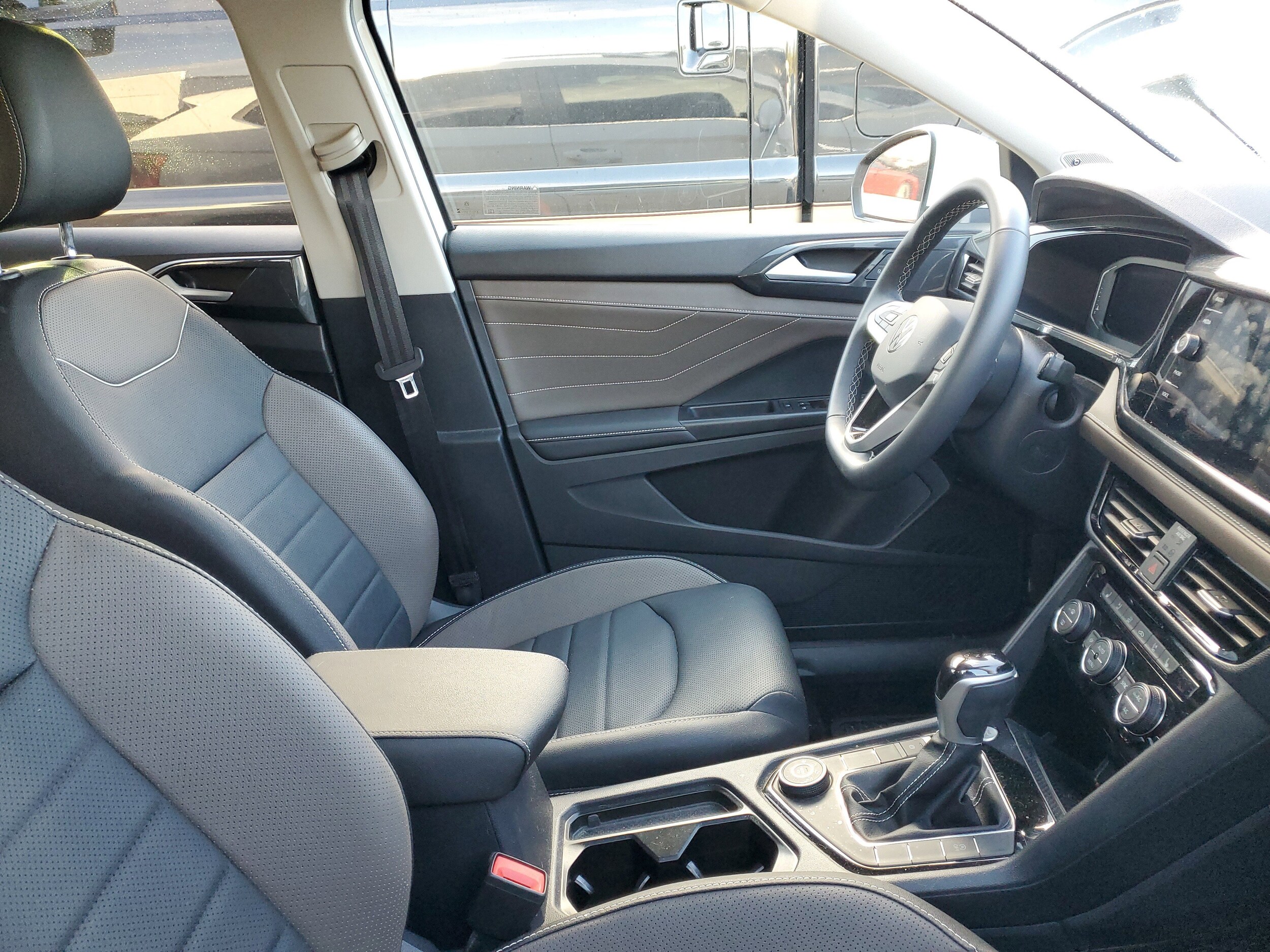 2024 Volkswagen Taos SEL photo 2