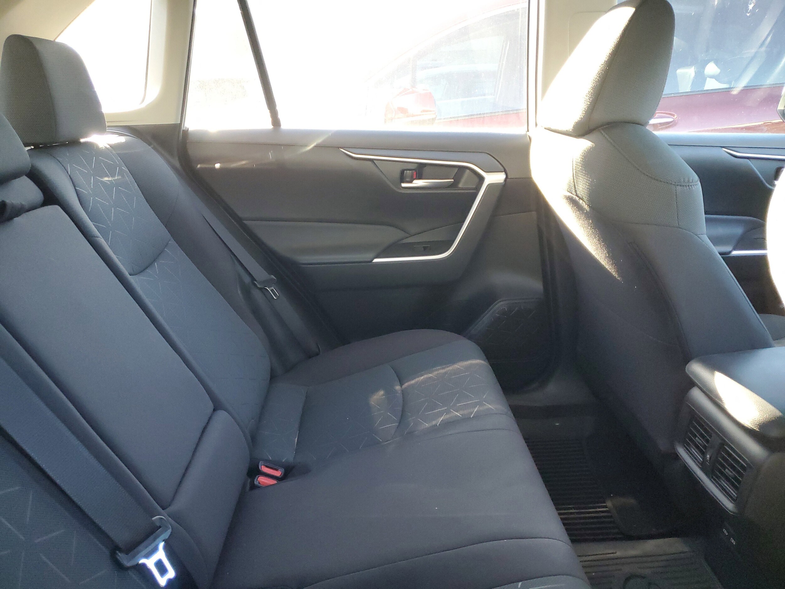 2023 Toyota RAV4 XLE photo 3