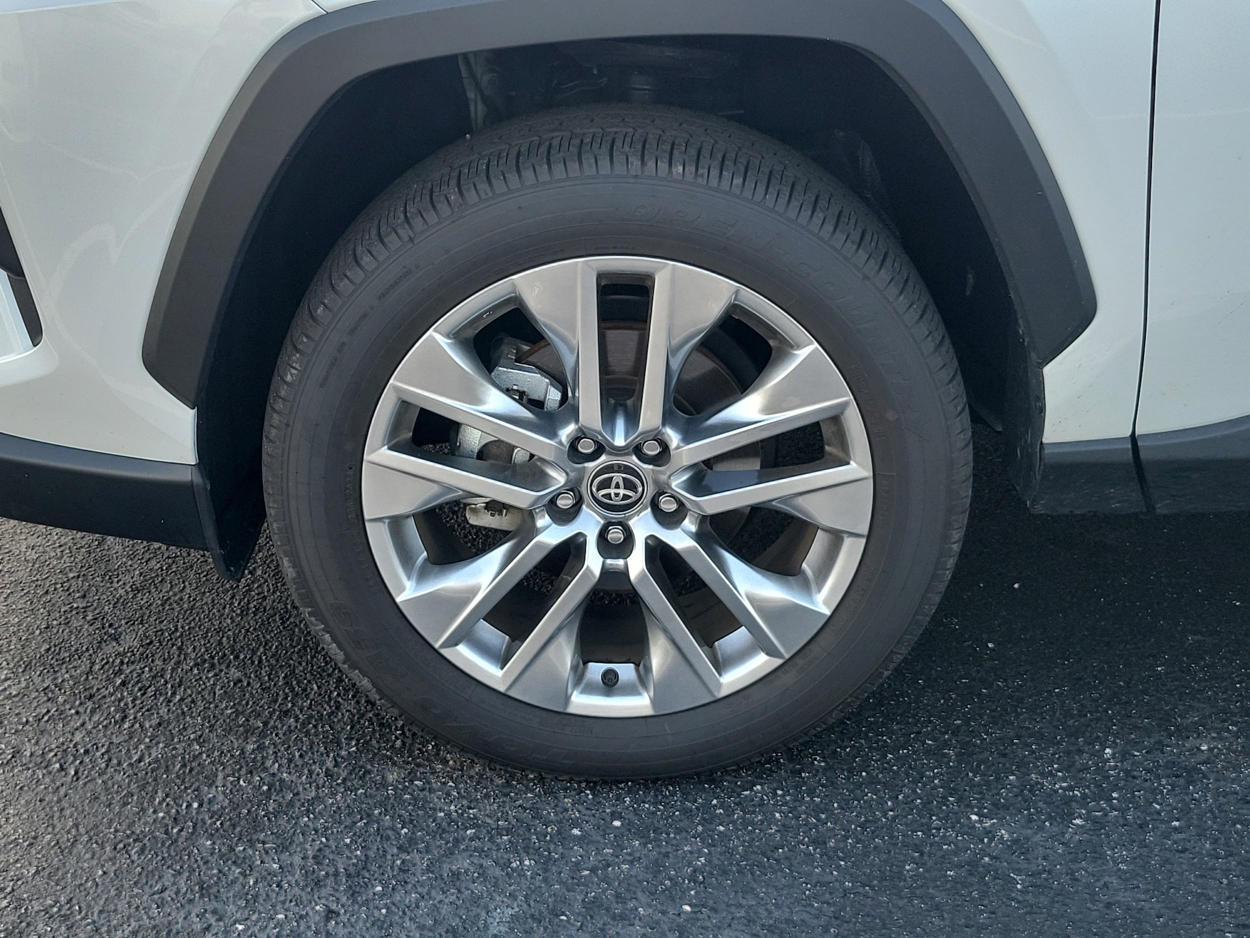 2024 Toyota RAV4 XLE Premium photo 3